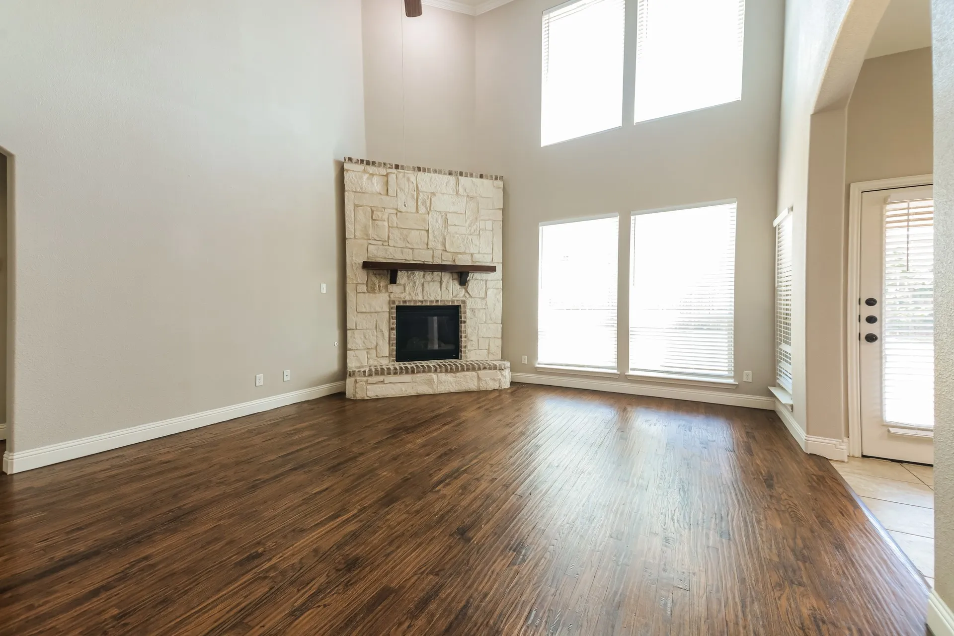 Single Family Residence For Sale in Denton County , 13624 Cortes De Pallas Drive, Little Elm, Texas 75068, 5 Bedroom, 3 Bathroom, 2 Garage spaces, 2,806 Sqft, built in 2016, mls#21363209, Real Estate Agent in Little Elm, Homes For Sale in Denton county, Homes For Sale in Little Elm, Realtor in Little Elm Texas, Real Estate Brokerage Independent Realty Texas, Luminita Cordes Realtor