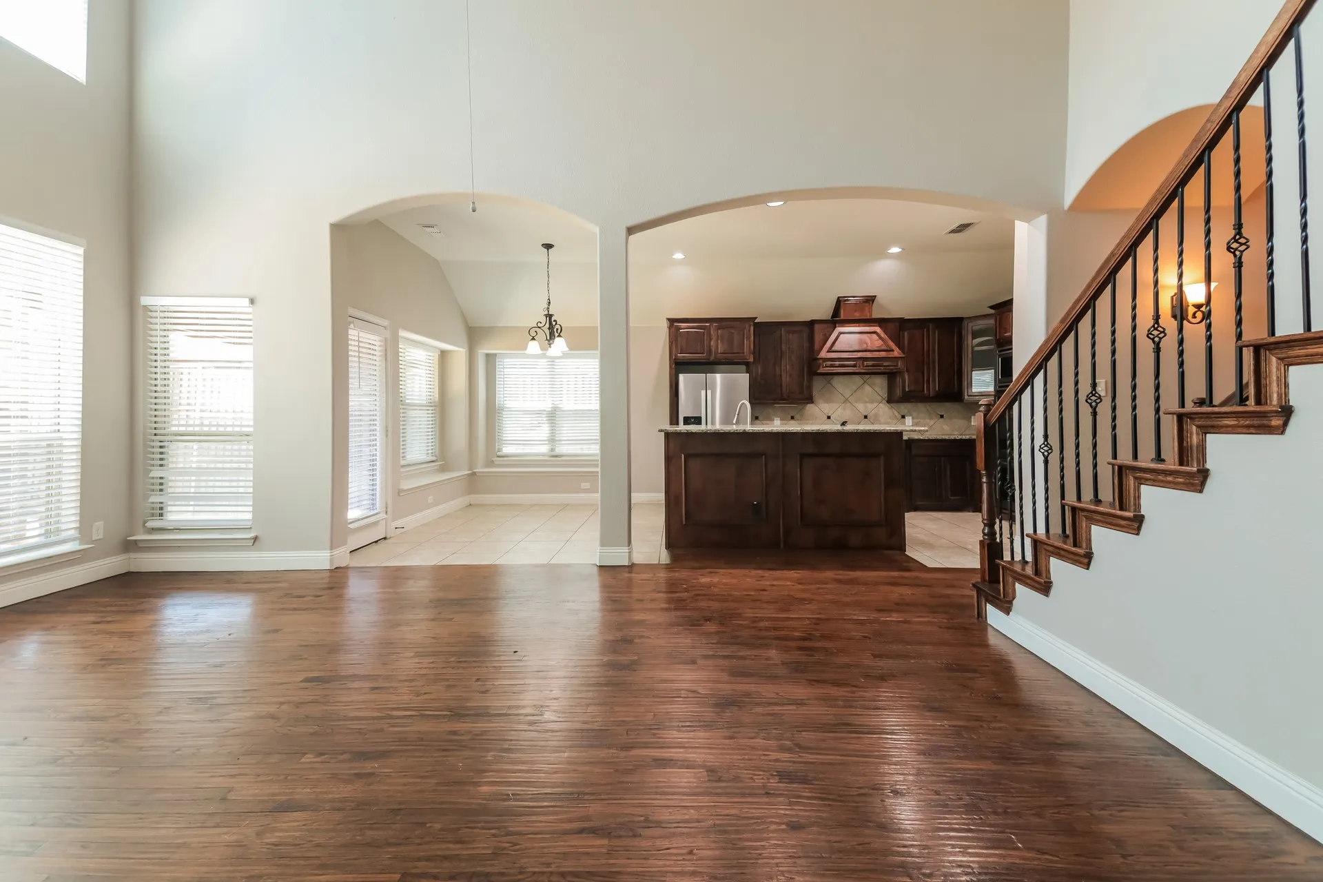 Single Family Residence For Sale in Denton County , 13624 Cortes De Pallas Drive, Little Elm, Texas 75068, 5 Bedroom, 3 Bathroom, 2 Garage spaces, 2,806 Sqft, built in 2016, mls#21363209, Real Estate Agent in Little Elm, Homes For Sale in Denton county, Homes For Sale in Little Elm, Realtor in Little Elm Texas, Real Estate Brokerage Independent Realty Texas, Luminita Cordes Realtor