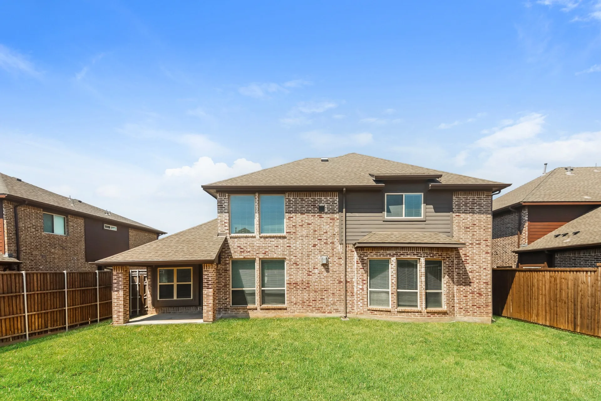 Single Family Residence For Sale in Denton County , 13624 Cortes De Pallas Drive, Little Elm, Texas 75068, 5 Bedroom, 3 Bathroom, 2 Garage spaces, 2,806 Sqft, built in 2016, mls#21363209, Real Estate Agent in Little Elm, Homes For Sale in Denton county, Homes For Sale in Little Elm, Realtor in Little Elm Texas, Real Estate Brokerage Independent Realty Texas, Luminita Cordes Realtor