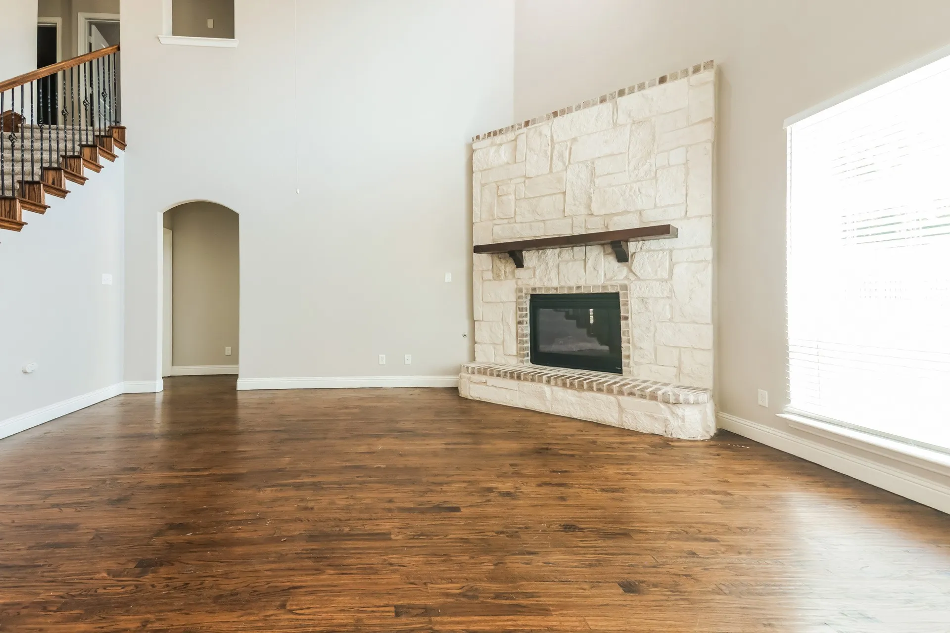 Single Family Residence For Sale in Denton County , 13624 Cortes De Pallas Drive, Little Elm, Texas 75068, 5 Bedroom, 3 Bathroom, 2 Garage spaces, 2,806 Sqft, built in 2016, mls#21363209, Real Estate Agent in Little Elm, Homes For Sale in Denton county, Homes For Sale in Little Elm, Realtor in Little Elm Texas, Real Estate Brokerage Independent Realty Texas, Luminita Cordes Realtor