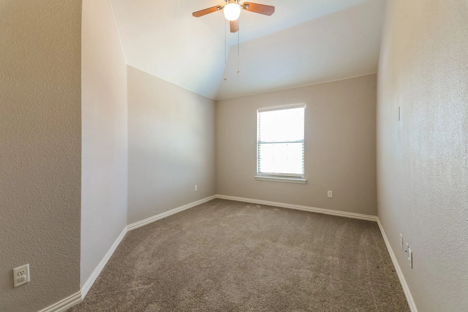 Single Family Residence For Sale in Denton County , 13624 Cortes De Pallas Drive, Little Elm, Texas 75068, 5 Bedroom, 3 Bathroom, 2 Garage spaces, 2,806 Sqft, built in 2016, mls#21363209, Real Estate Agent in Little Elm, Homes For Sale in Denton county, Homes For Sale in Little Elm, Realtor in Little Elm Texas, Real Estate Brokerage Independent Realty Texas, Luminita Cordes Realtor