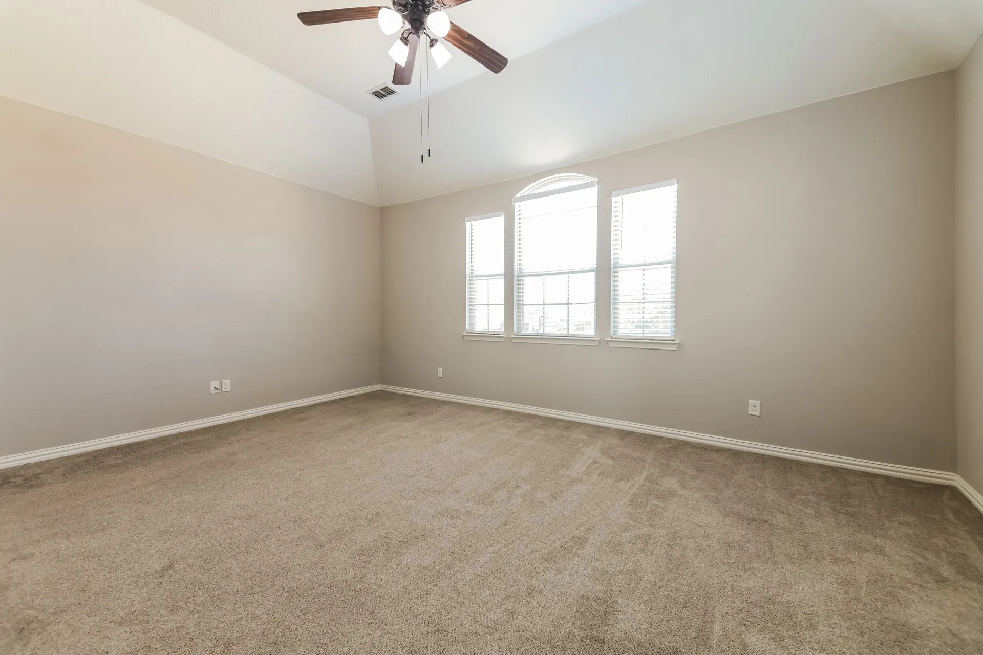 Single Family Residence For Sale in Denton County , 13624 Cortes De Pallas Drive, Little Elm, Texas 75068, 5 Bedroom, 3 Bathroom, 2 Garage spaces, 2,806 Sqft, built in 2016, mls#21363209, Real Estate Agent in Little Elm, Homes For Sale in Denton county, Homes For Sale in Little Elm, Realtor in Little Elm Texas, Real Estate Brokerage Independent Realty Texas, Luminita Cordes Realtor
