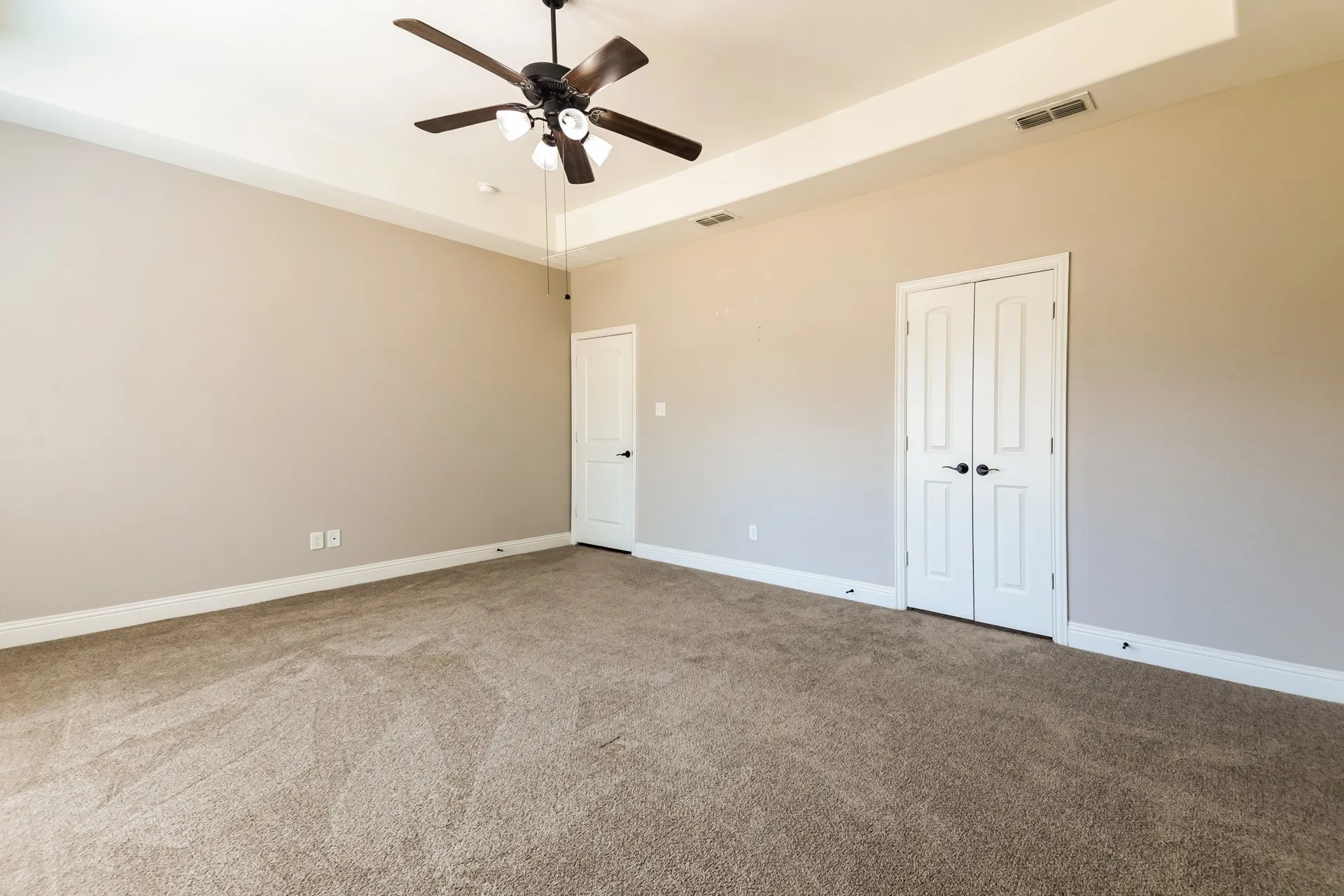 Single Family Residence For Sale in Denton County , 13624 Cortes De Pallas Drive, Little Elm, Texas 75068, 5 Bedroom, 3 Bathroom, 2 Garage spaces, 2,806 Sqft, built in 2016, mls#21363209, Real Estate Agent in Little Elm, Homes For Sale in Denton county, Homes For Sale in Little Elm, Realtor in Little Elm Texas, Real Estate Brokerage Independent Realty Texas, Luminita Cordes Realtor