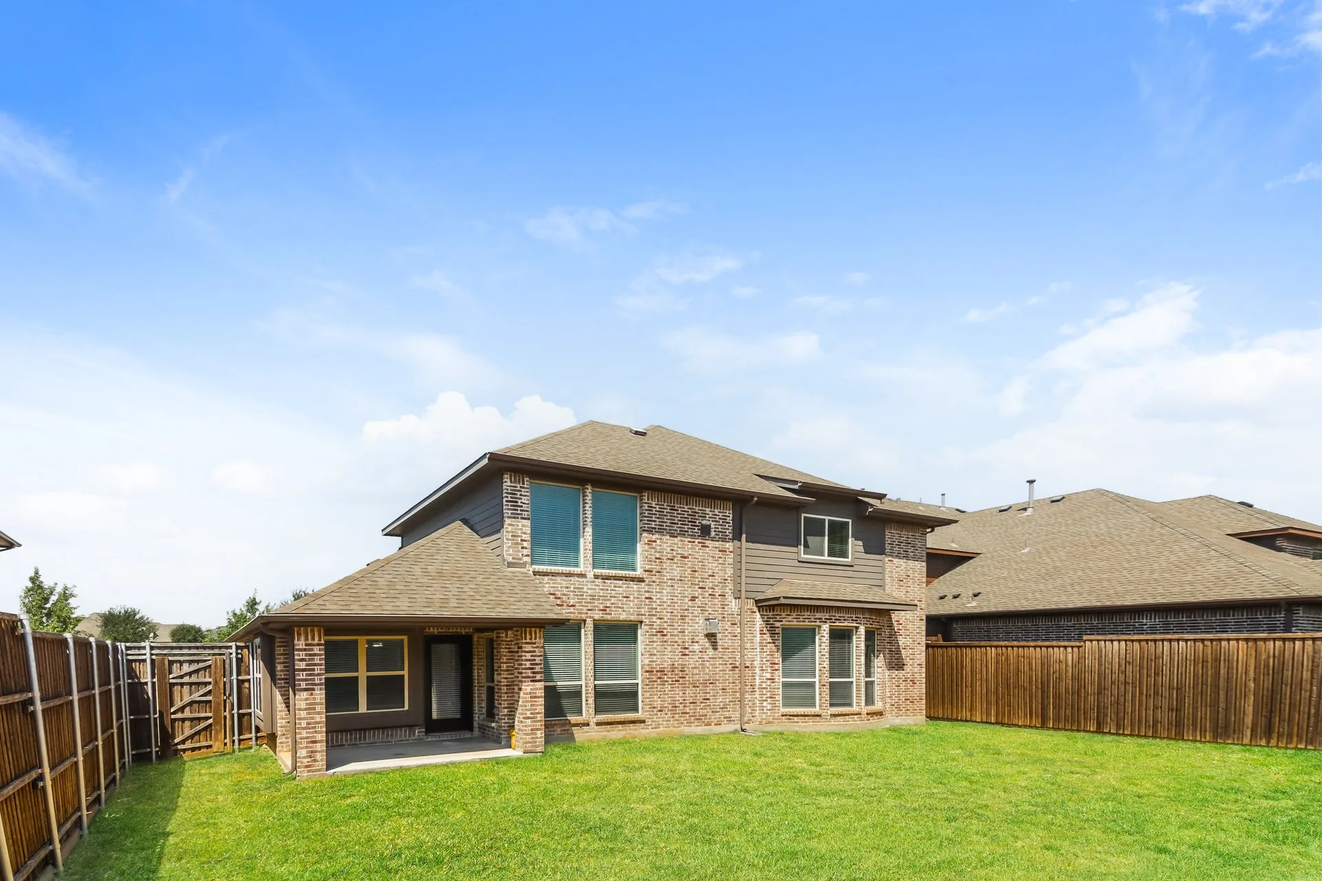 Single Family Residence For Sale in Denton County , 13624 Cortes De Pallas Drive, Little Elm, Texas 75068, 5 Bedroom, 3 Bathroom, 2 Garage spaces, 2,806 Sqft, built in 2016, mls#21363209, Real Estate Agent in Little Elm, Homes For Sale in Denton county, Homes For Sale in Little Elm, Realtor in Little Elm Texas, Real Estate Brokerage Independent Realty Texas, Luminita Cordes Realtor