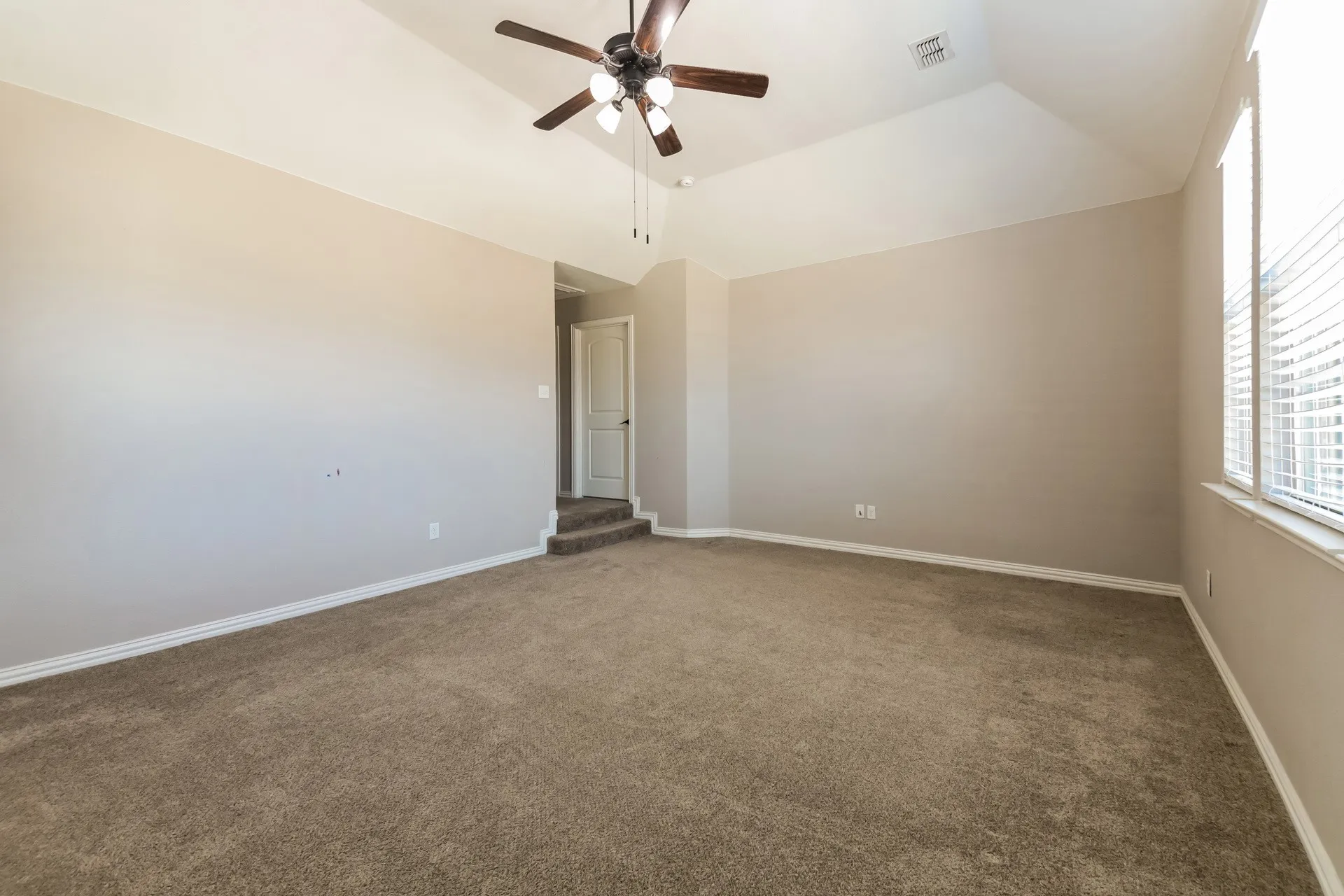 Single Family Residence For Sale in Denton County , 13624 Cortes De Pallas Drive, Little Elm, Texas 75068, 5 Bedroom, 3 Bathroom, 2 Garage spaces, 2,806 Sqft, built in 2016, mls#21363209, Real Estate Agent in Little Elm, Homes For Sale in Denton county, Homes For Sale in Little Elm, Realtor in Little Elm Texas, Real Estate Brokerage Independent Realty Texas, Luminita Cordes Realtor