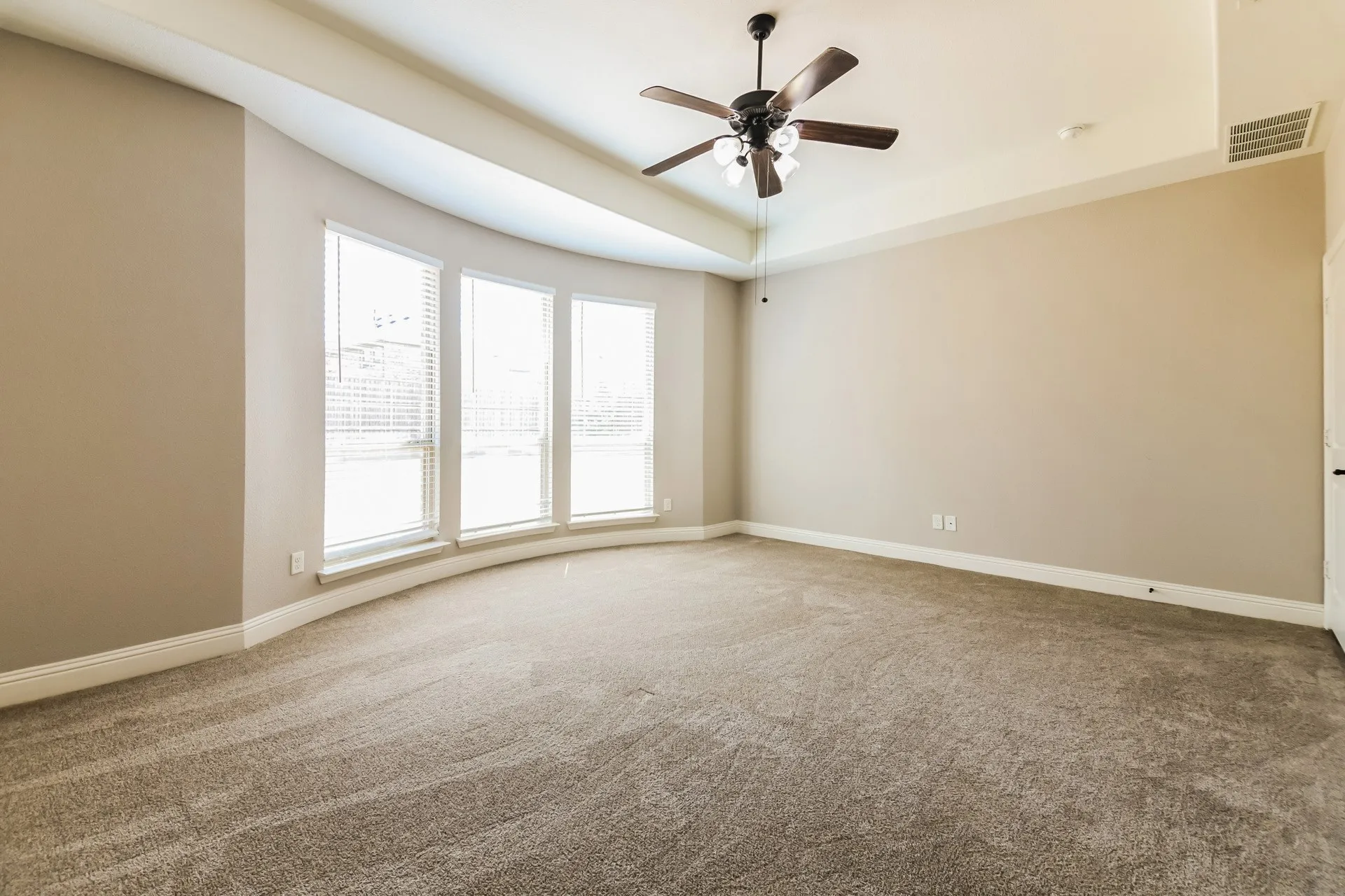 Single Family Residence For Sale in Denton County , 13624 Cortes De Pallas Drive, Little Elm, Texas 75068, 5 Bedroom, 3 Bathroom, 2 Garage spaces, 2,806 Sqft, built in 2016, mls#21363209, Real Estate Agent in Little Elm, Homes For Sale in Denton county, Homes For Sale in Little Elm, Realtor in Little Elm Texas, Real Estate Brokerage Independent Realty Texas, Luminita Cordes Realtor