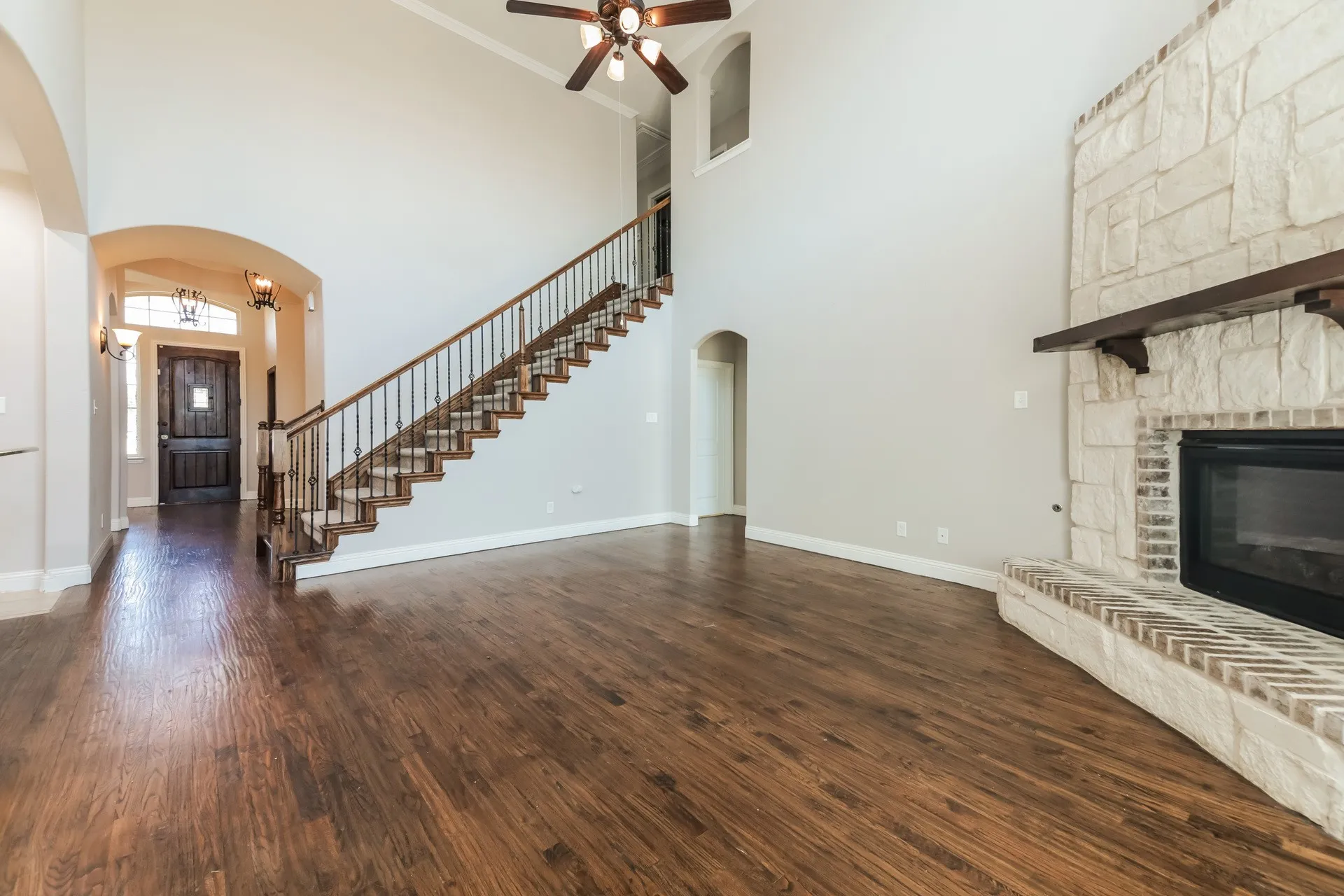 Single Family Residence For Sale in Denton County , 13624 Cortes De Pallas Drive, Little Elm, Texas 75068, 5 Bedroom, 3 Bathroom, 2 Garage spaces, 2,806 Sqft, built in 2016, mls#21363209, Real Estate Agent in Little Elm, Homes For Sale in Denton county, Homes For Sale in Little Elm, Realtor in Little Elm Texas, Real Estate Brokerage Independent Realty Texas, Luminita Cordes Realtor