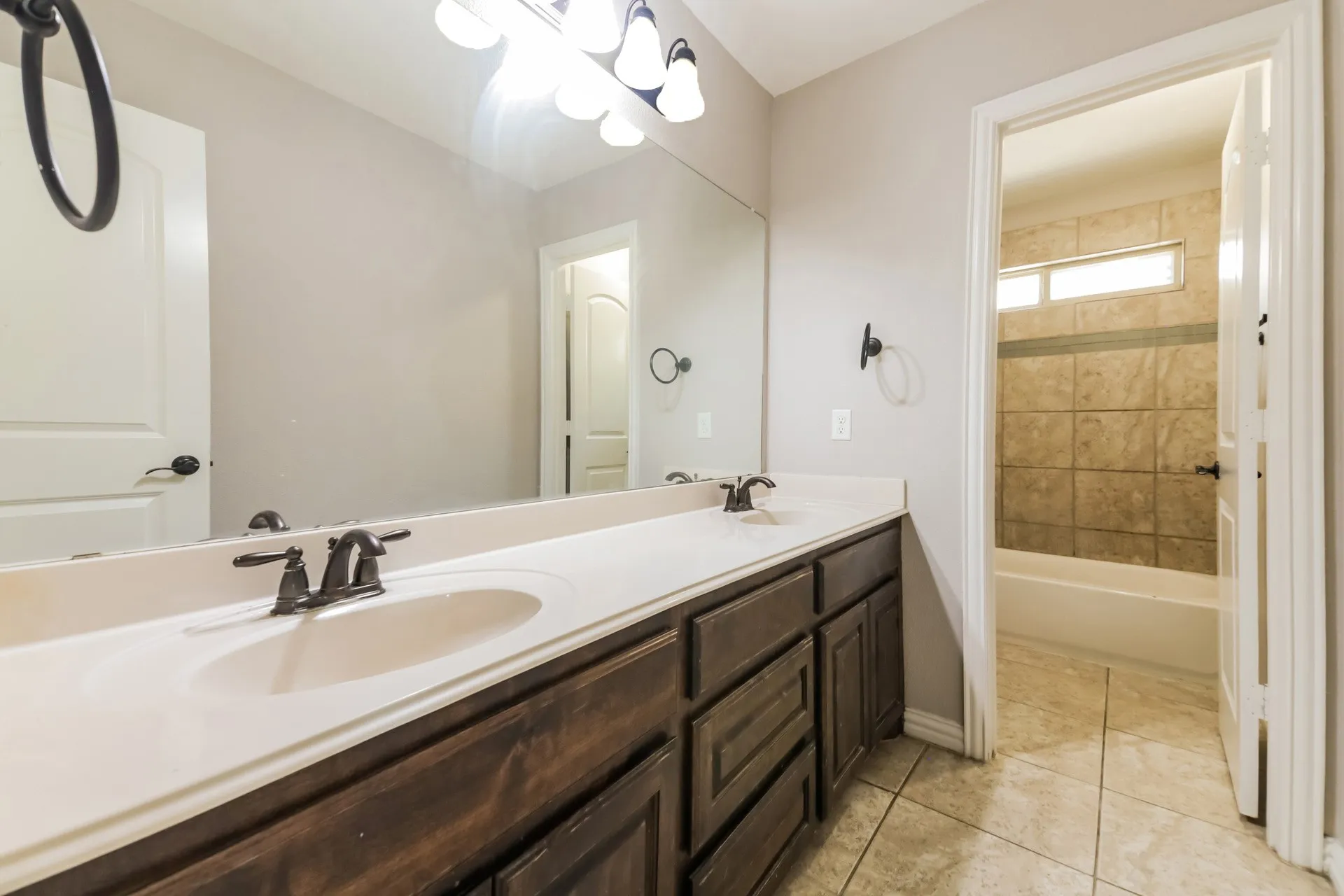Single Family Residence For Sale in Denton County , 13624 Cortes De Pallas Drive, Little Elm, Texas 75068, 5 Bedroom, 3 Bathroom, 2 Garage spaces, 2,806 Sqft, built in 2016, mls#21363209, Real Estate Agent in Little Elm, Homes For Sale in Denton county, Homes For Sale in Little Elm, Realtor in Little Elm Texas, Real Estate Brokerage Independent Realty Texas, Luminita Cordes Realtor