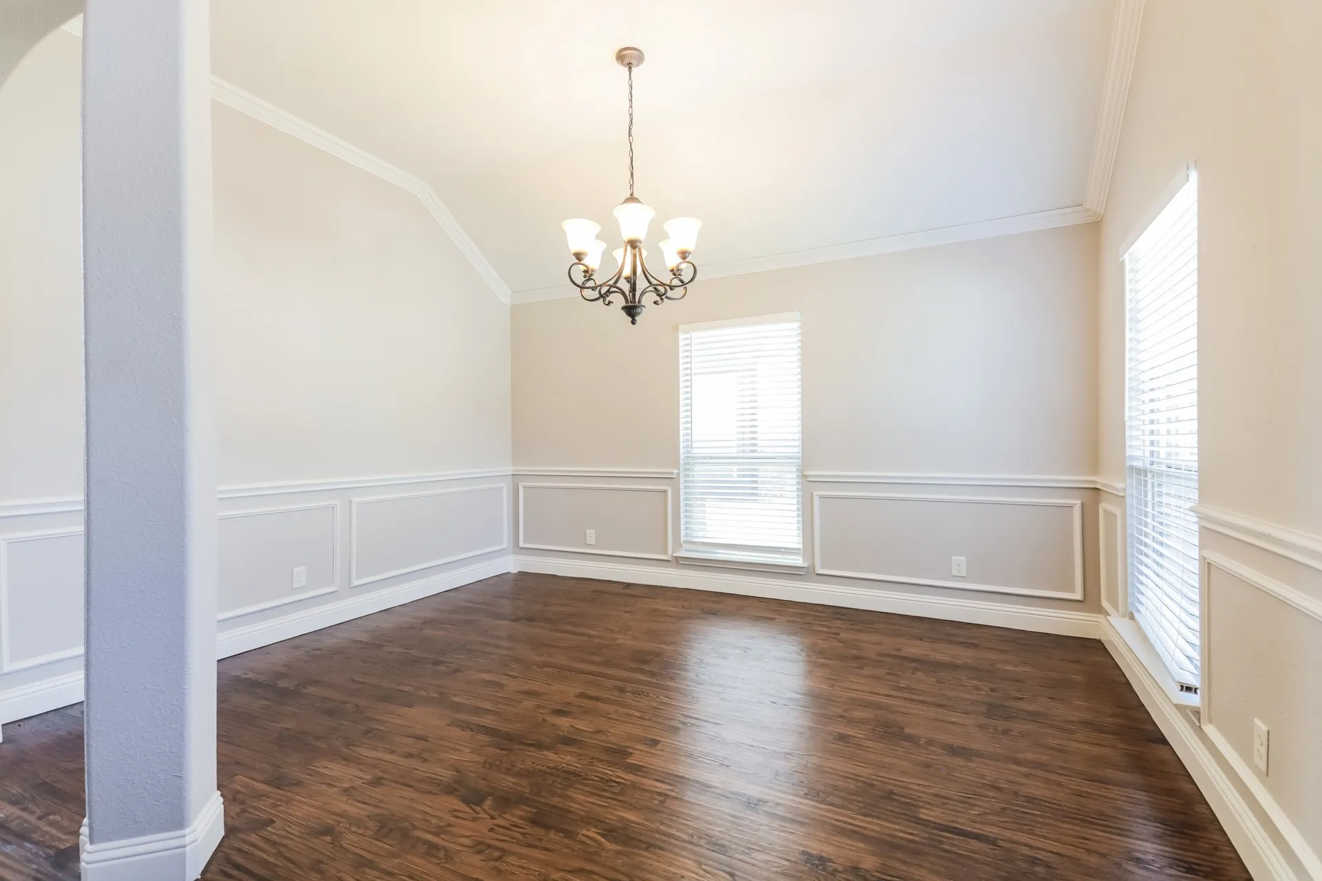 Single Family Residence For Sale in Denton County , 13624 Cortes De Pallas Drive, Little Elm, Texas 75068, 5 Bedroom, 3 Bathroom, 2 Garage spaces, 2,806 Sqft, built in 2016, mls#21363209, Real Estate Agent in Little Elm, Homes For Sale in Denton county, Homes For Sale in Little Elm, Realtor in Little Elm Texas, Real Estate Brokerage Independent Realty Texas, Luminita Cordes Realtor
