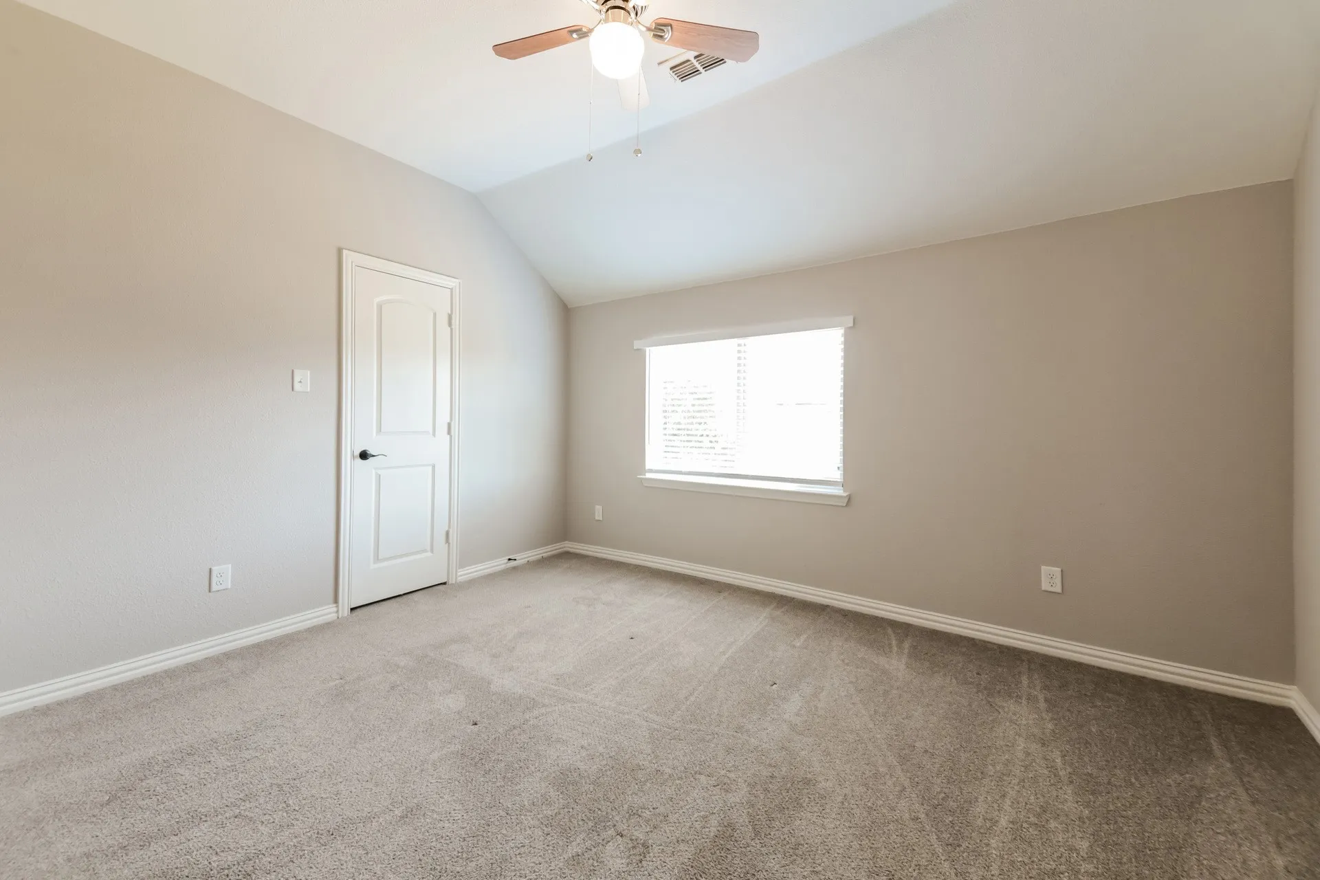 Single Family Residence For Sale in Denton County , 13624 Cortes De Pallas Drive, Little Elm, Texas 75068, 5 Bedroom, 3 Bathroom, 2 Garage spaces, 2,806 Sqft, built in 2016, mls#21363209, Real Estate Agent in Little Elm, Homes For Sale in Denton county, Homes For Sale in Little Elm, Realtor in Little Elm Texas, Real Estate Brokerage Independent Realty Texas, Luminita Cordes Realtor