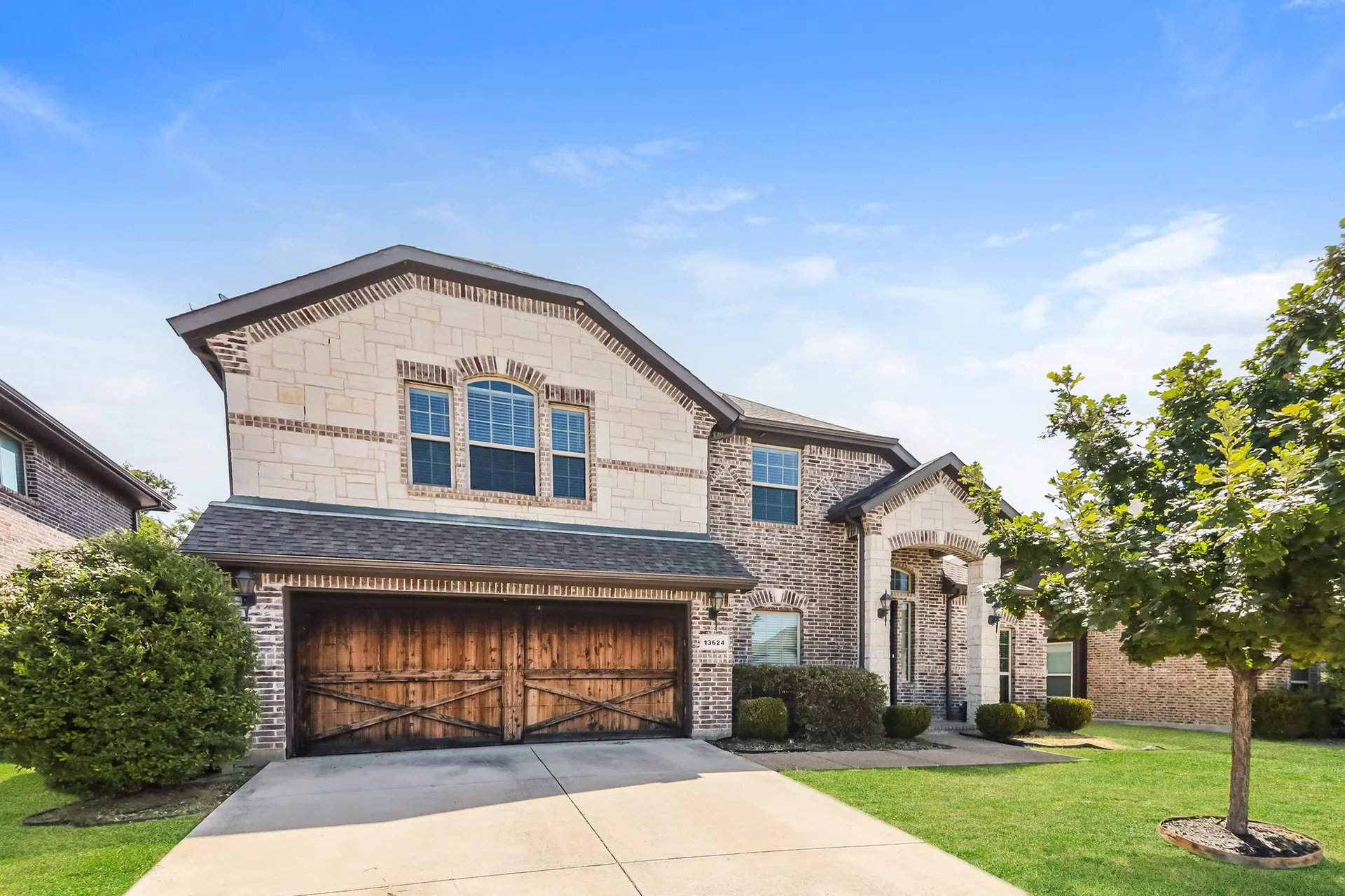 Single Family Residence For Sale in Denton County , 13624 Cortes De Pallas Drive, Little Elm, Texas 75068, 5 Bedroom, 3 Bathroom, 2 Garage spaces, 2,806 Sqft, built in 2016, mls#21363209, Real Estate Agent in Little Elm, Homes For Sale in Denton county, Homes For Sale in Little Elm, Realtor in Little Elm Texas, Real Estate Brokerage Independent Realty Texas, Luminita Cordes Realtor