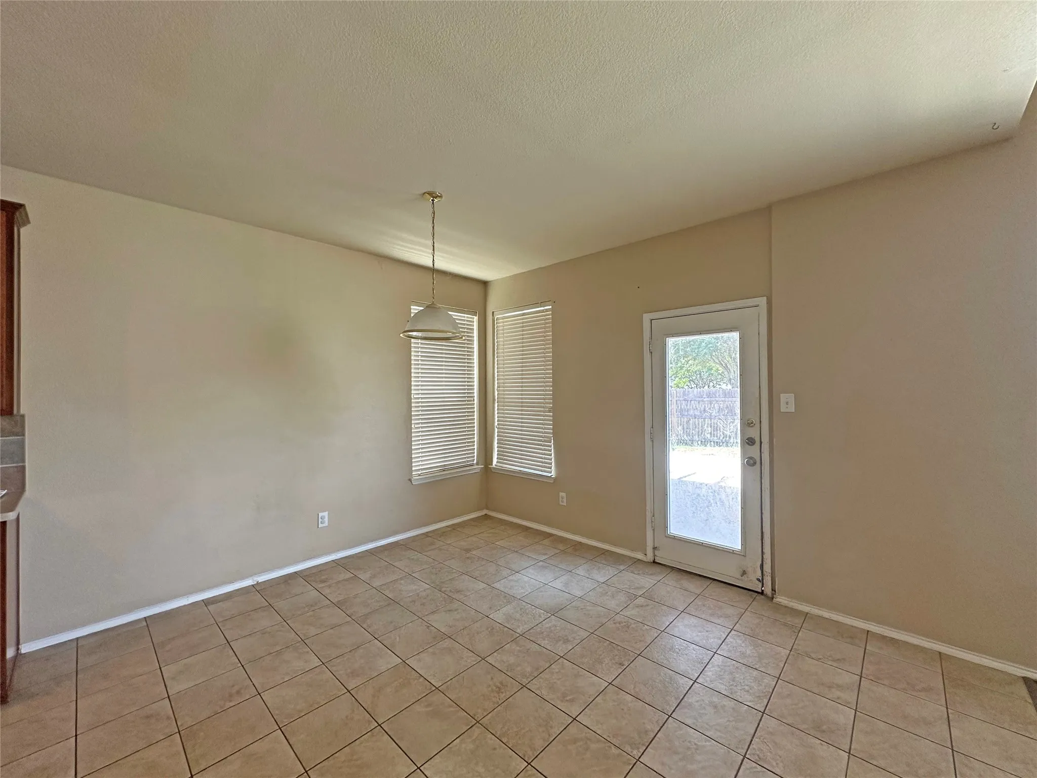 Single Family Residence For Sale in Tarrant County , 13 Monticello Court, Mansfield, Texas 76063, 5 Bedroom, 4 Bathroom, 2 Garage spaces, 4,581 Sqft, built in 2002, mls#21366454, Real Estate Agent in Mansfield, Homes For Sale in Tarrant county, Homes For Sale in Mansfield, Realtor in Mansfield Texas, Real Estate Brokerage Independent Realty Texas, Luminita Cordes Realtor