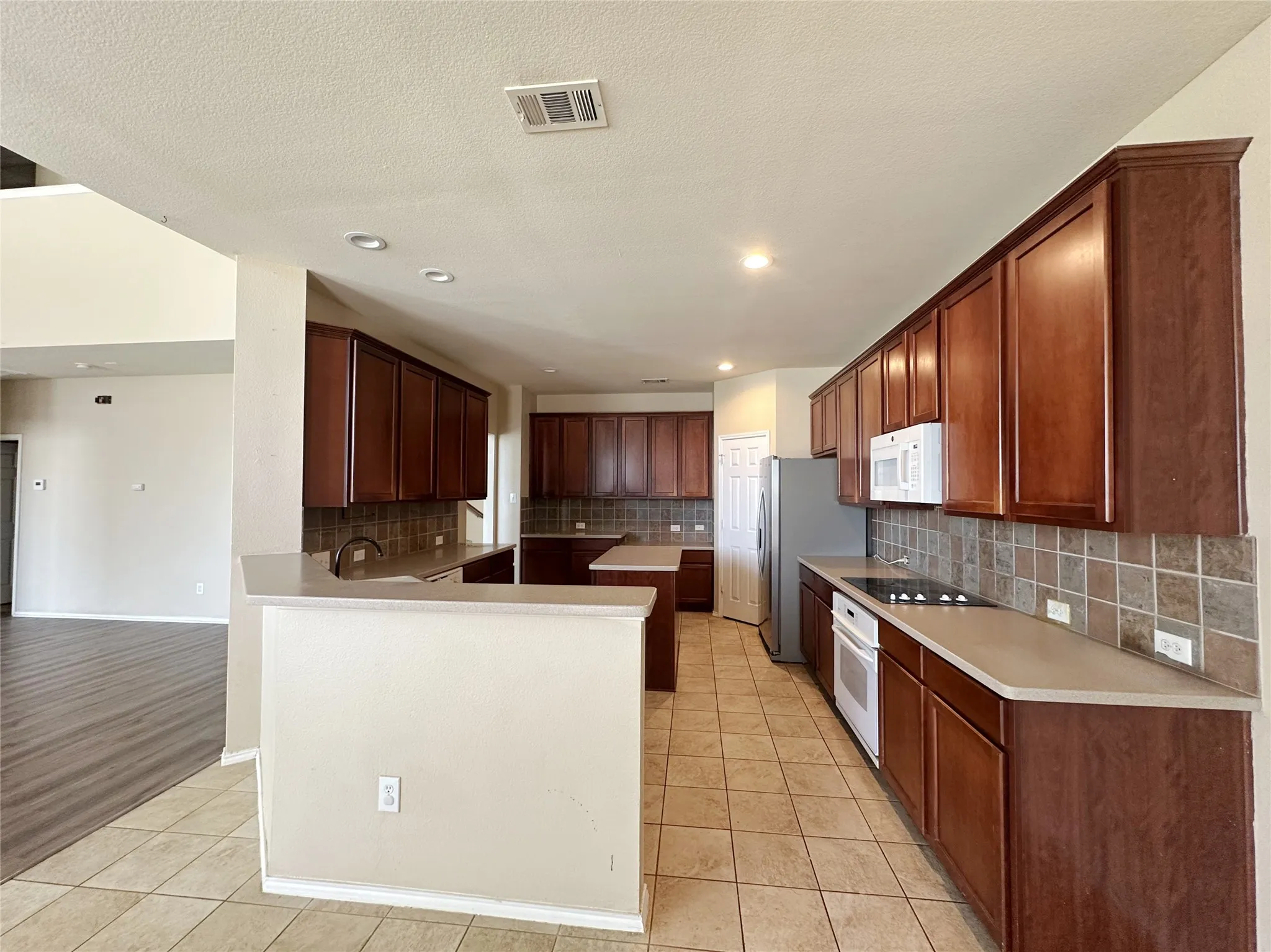Single Family Residence For Sale in Tarrant County , 13 Monticello Court, Mansfield, Texas 76063, 5 Bedroom, 4 Bathroom, 2 Garage spaces, 4,581 Sqft, built in 2002, mls#21366454, Real Estate Agent in Mansfield, Homes For Sale in Tarrant county, Homes For Sale in Mansfield, Realtor in Mansfield Texas, Real Estate Brokerage Independent Realty Texas, Luminita Cordes Realtor