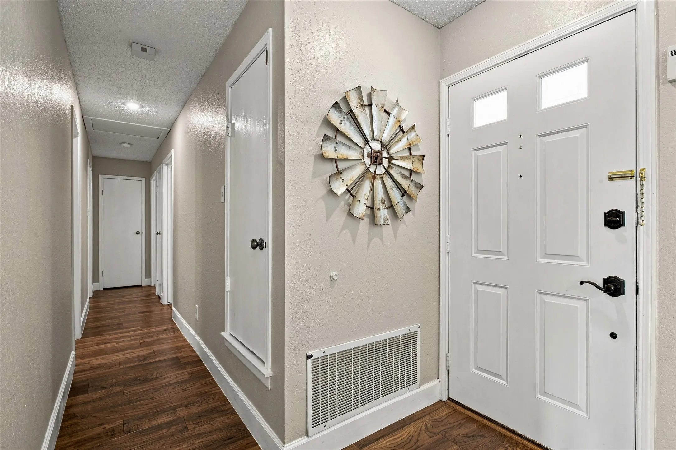 Single Family Residence For Sale in Dallas County , 911 Rolling Brook Lane, Coppell, Texas 75019, 3 Bedroom, 2 Bathroom, 2 Garage spaces, 1,347 Sqft, built in 1983, mls#21355916, Real Estate Agent in Coppell, Homes For Sale in Dallas county, Homes For Sale in Coppell, Realtor in Coppell Texas, Real Estate Brokerage Independent Realty Texas, Luminita Cordes Realtor