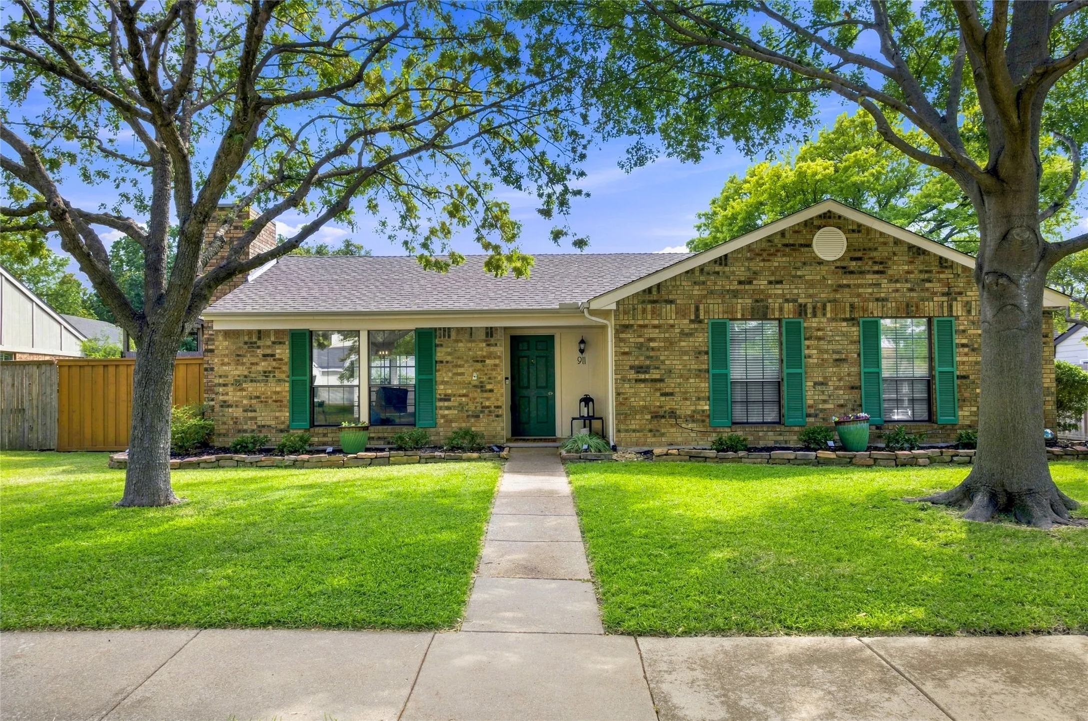 Single Family Residence For Sale in Dallas County , 911 Rolling Brook Lane, Coppell, Texas 75019, 3 Bedroom, 2 Bathroom, 2 Garage spaces, 1,347 Sqft, built in 1983, mls#21355916, Real Estate Agent in Coppell, Homes For Sale in Dallas county, Homes For Sale in Coppell, Realtor in Coppell Texas, Real Estate Brokerage Independent Realty Texas, Luminita Cordes Realtor