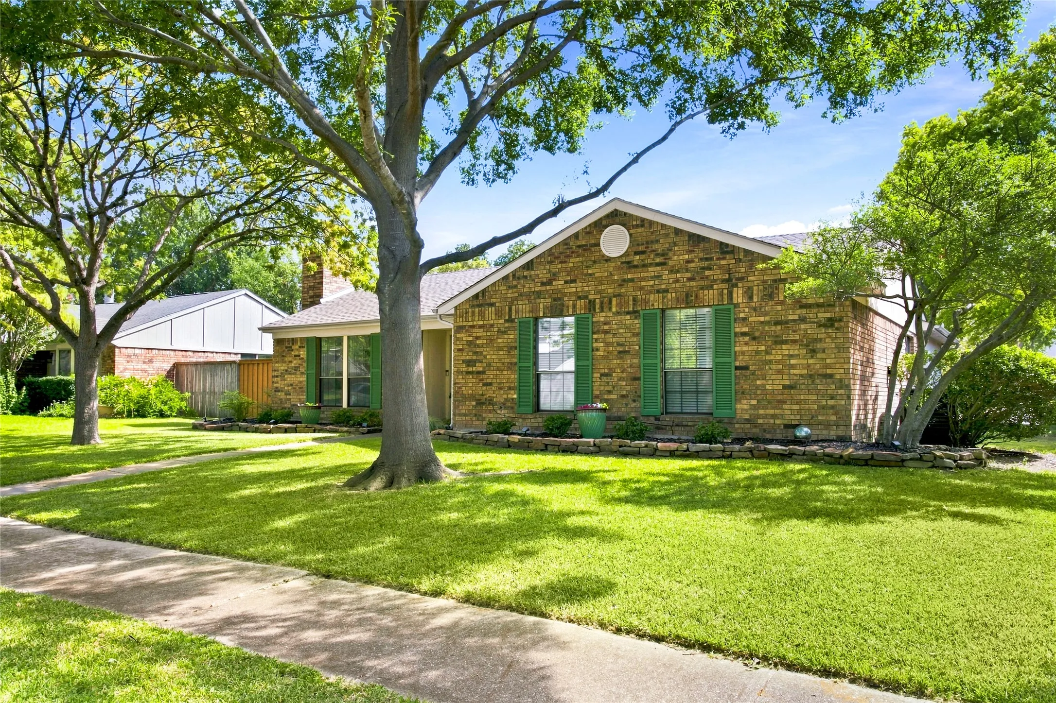 Single Family Residence For Sale in Dallas County , 911 Rolling Brook Lane, Coppell, Texas 75019, 3 Bedroom, 2 Bathroom, 2 Garage spaces, 1,347 Sqft, built in 1983, mls#21355916, Real Estate Agent in Coppell, Homes For Sale in Dallas county, Homes For Sale in Coppell, Realtor in Coppell Texas, Real Estate Brokerage Independent Realty Texas, Luminita Cordes Realtor