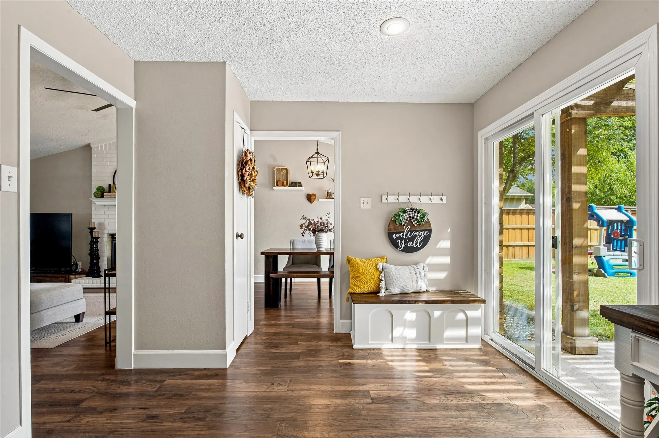 Single Family Residence For Sale in Dallas County , 911 Rolling Brook Lane, Coppell, Texas 75019, 3 Bedroom, 2 Bathroom, 2 Garage spaces, 1,347 Sqft, built in 1983, mls#21355916, Real Estate Agent in Coppell, Homes For Sale in Dallas county, Homes For Sale in Coppell, Realtor in Coppell Texas, Real Estate Brokerage Independent Realty Texas, Luminita Cordes Realtor