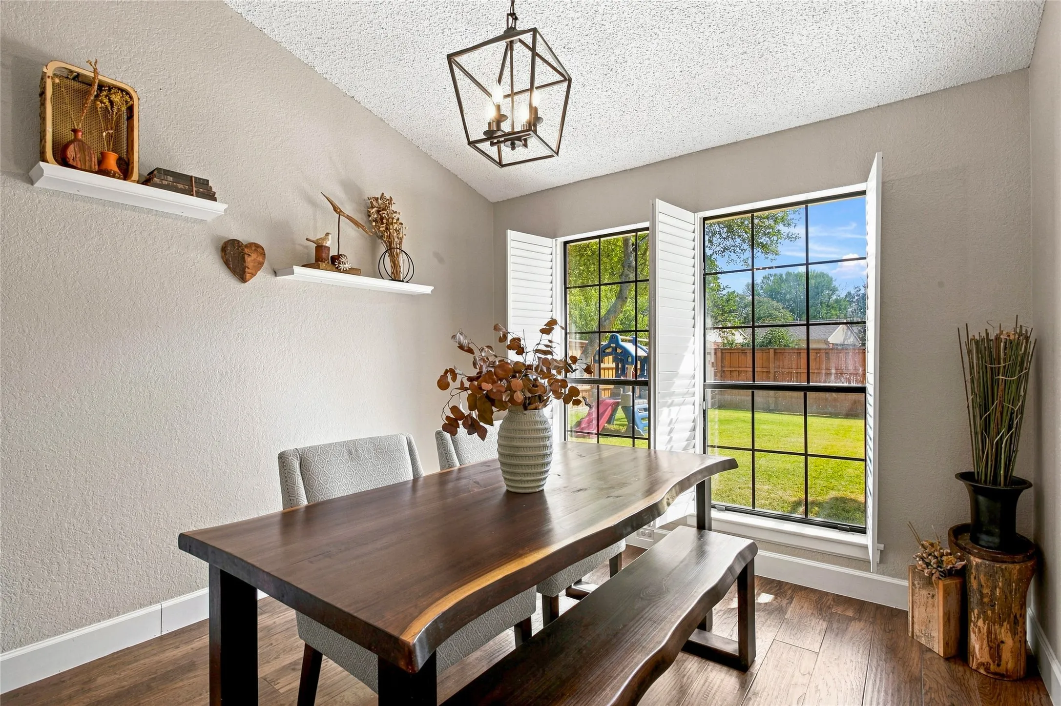 Single Family Residence For Sale in Dallas County , 911 Rolling Brook Lane, Coppell, Texas 75019, 3 Bedroom, 2 Bathroom, 2 Garage spaces, 1,347 Sqft, built in 1983, mls#21355916, Real Estate Agent in Coppell, Homes For Sale in Dallas county, Homes For Sale in Coppell, Realtor in Coppell Texas, Real Estate Brokerage Independent Realty Texas, Luminita Cordes Realtor