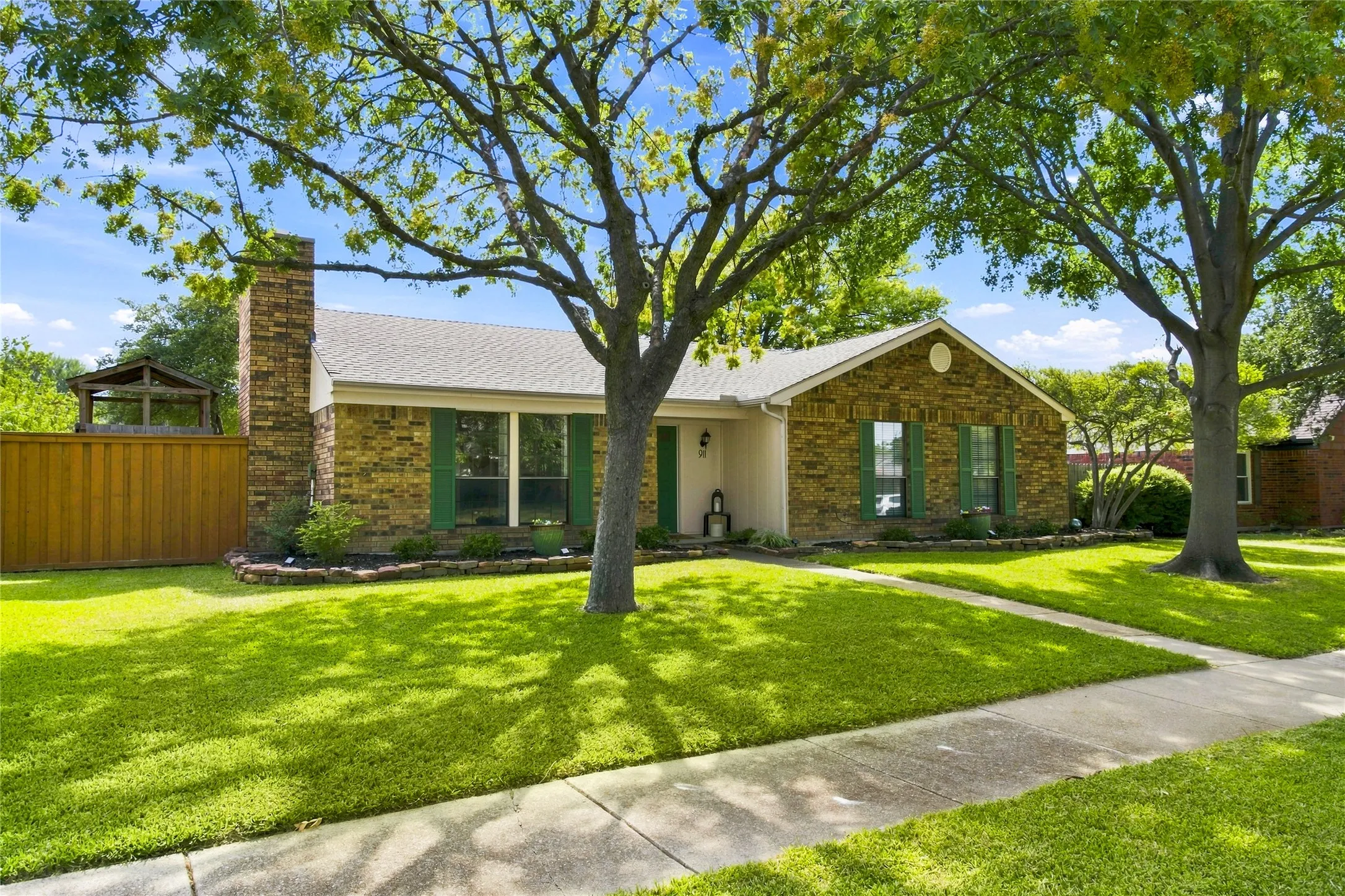 Single Family Residence For Sale in Dallas County , 911 Rolling Brook Lane, Coppell, Texas 75019, 3 Bedroom, 2 Bathroom, 2 Garage spaces, 1,347 Sqft, built in 1983, mls#21355916, Real Estate Agent in Coppell, Homes For Sale in Dallas county, Homes For Sale in Coppell, Realtor in Coppell Texas, Real Estate Brokerage Independent Realty Texas, Luminita Cordes Realtor
