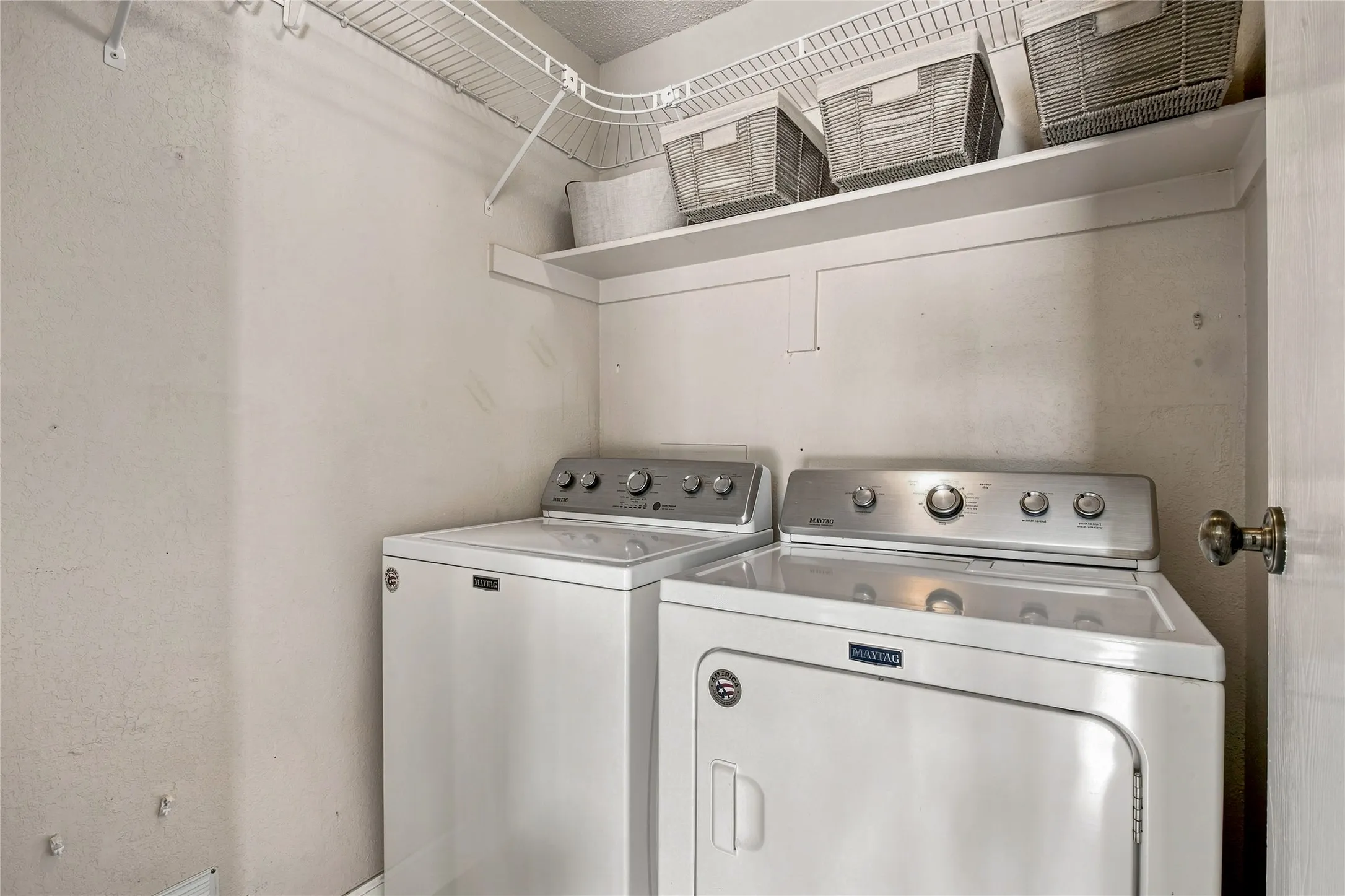 Single Family Residence For Sale in Dallas County , 911 Rolling Brook Lane, Coppell, Texas 75019, 3 Bedroom, 2 Bathroom, 2 Garage spaces, 1,347 Sqft, built in 1983, mls#21355916, Real Estate Agent in Coppell, Homes For Sale in Dallas county, Homes For Sale in Coppell, Realtor in Coppell Texas, Real Estate Brokerage Independent Realty Texas, Luminita Cordes Realtor