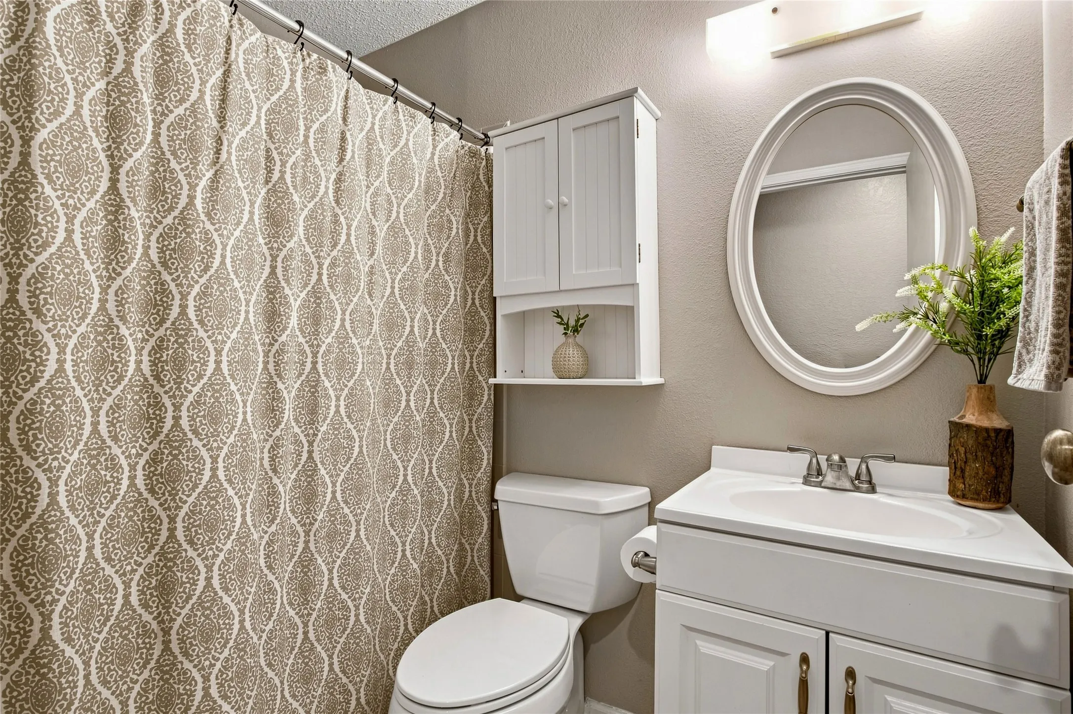 Single Family Residence For Sale in Dallas County , 911 Rolling Brook Lane, Coppell, Texas 75019, 3 Bedroom, 2 Bathroom, 2 Garage spaces, 1,347 Sqft, built in 1983, mls#21355916, Real Estate Agent in Coppell, Homes For Sale in Dallas county, Homes For Sale in Coppell, Realtor in Coppell Texas, Real Estate Brokerage Independent Realty Texas, Luminita Cordes Realtor