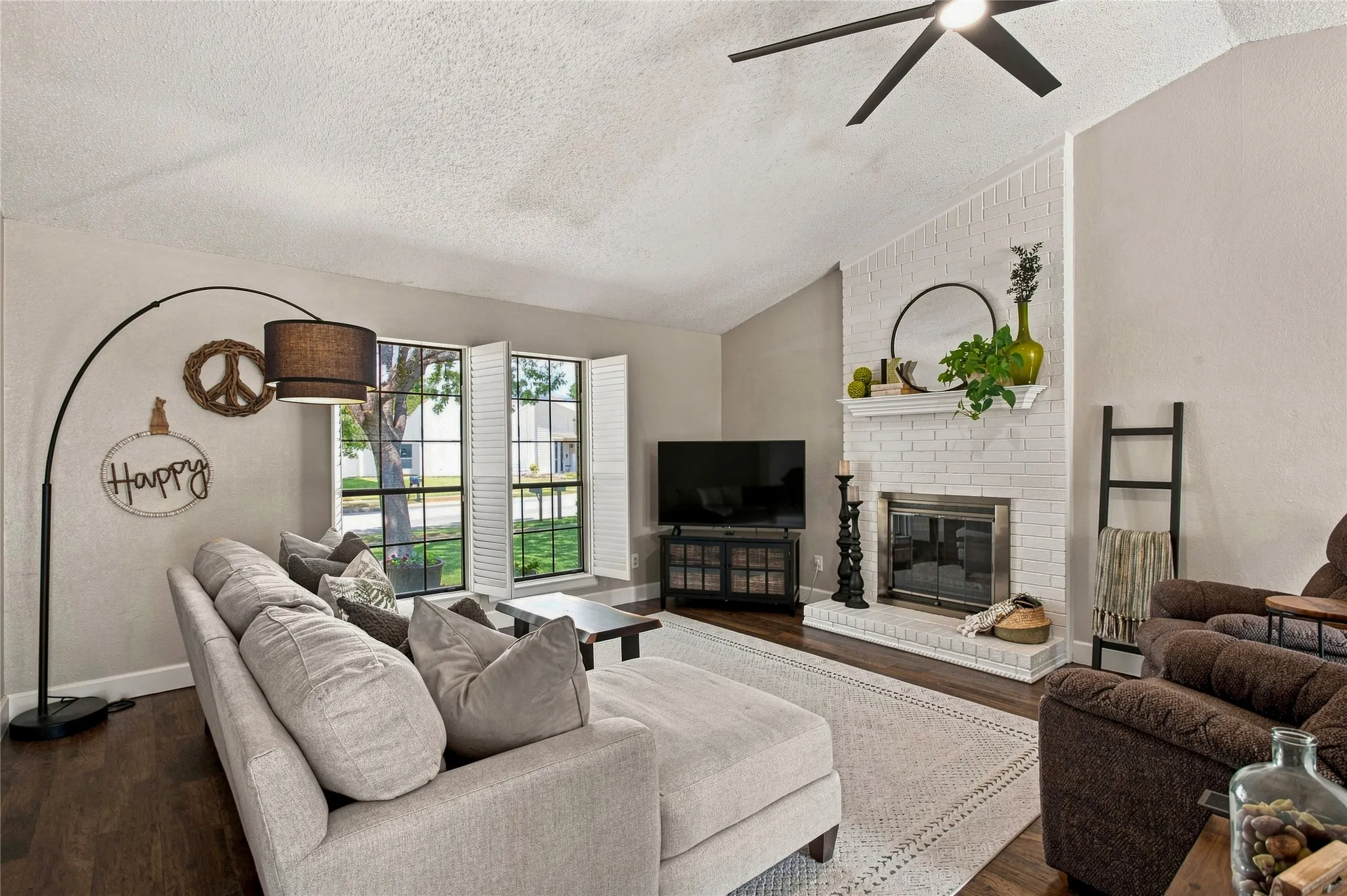 Single Family Residence For Sale in Dallas County , 911 Rolling Brook Lane, Coppell, Texas 75019, 3 Bedroom, 2 Bathroom, 2 Garage spaces, 1,347 Sqft, built in 1983, mls#21355916, Real Estate Agent in Coppell, Homes For Sale in Dallas county, Homes For Sale in Coppell, Realtor in Coppell Texas, Real Estate Brokerage Independent Realty Texas, Luminita Cordes Realtor