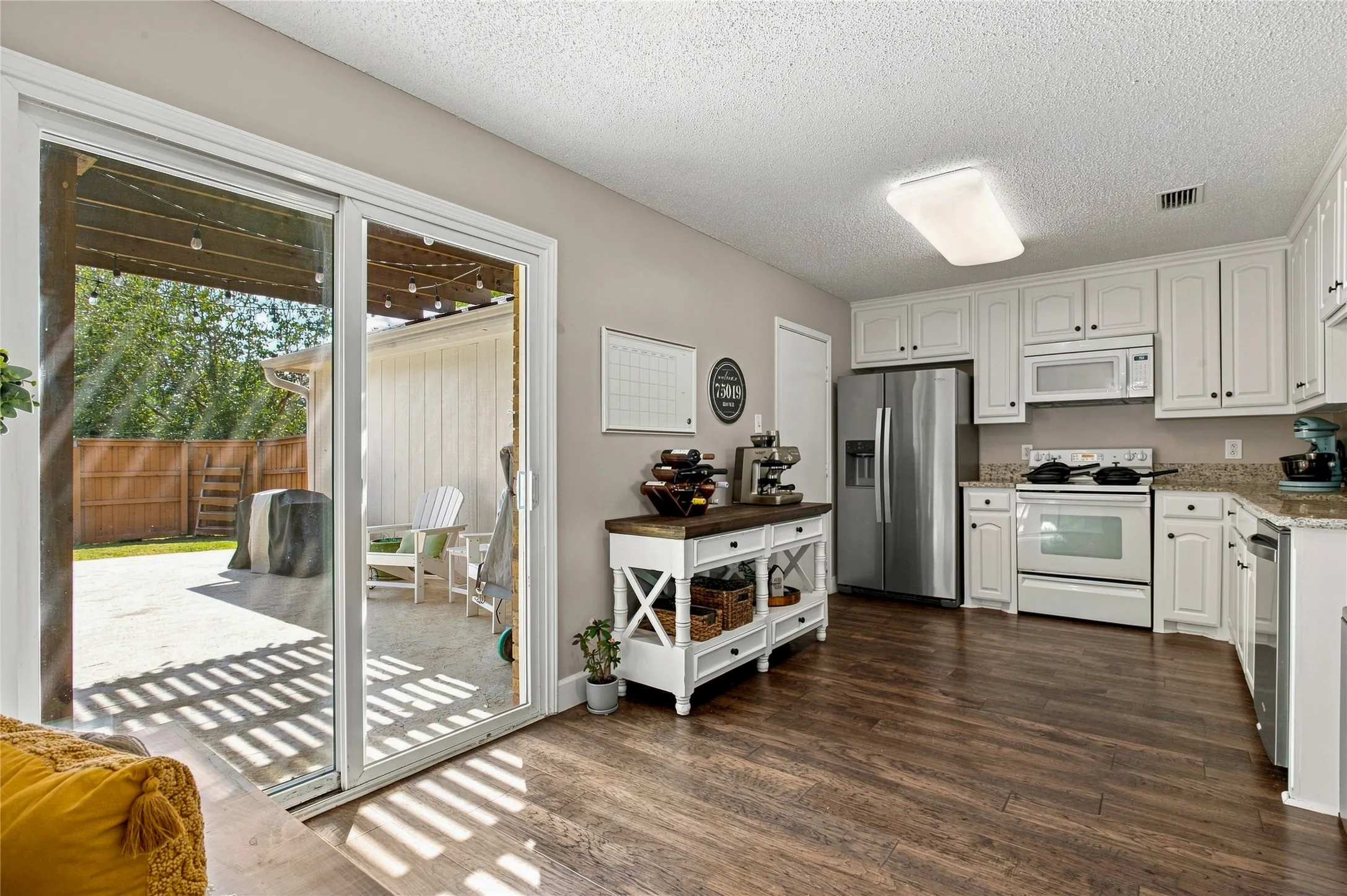 Single Family Residence For Sale in Dallas County , 911 Rolling Brook Lane, Coppell, Texas 75019, 3 Bedroom, 2 Bathroom, 2 Garage spaces, 1,347 Sqft, built in 1983, mls#21355916, Real Estate Agent in Coppell, Homes For Sale in Dallas county, Homes For Sale in Coppell, Realtor in Coppell Texas, Real Estate Brokerage Independent Realty Texas, Luminita Cordes Realtor