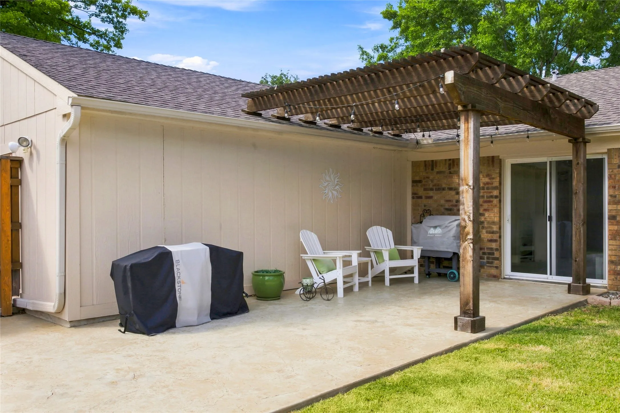 Single Family Residence For Sale in Dallas County , 911 Rolling Brook Lane, Coppell, Texas 75019, 3 Bedroom, 2 Bathroom, 2 Garage spaces, 1,347 Sqft, built in 1983, mls#21355916, Real Estate Agent in Coppell, Homes For Sale in Dallas county, Homes For Sale in Coppell, Realtor in Coppell Texas, Real Estate Brokerage Independent Realty Texas, Luminita Cordes Realtor