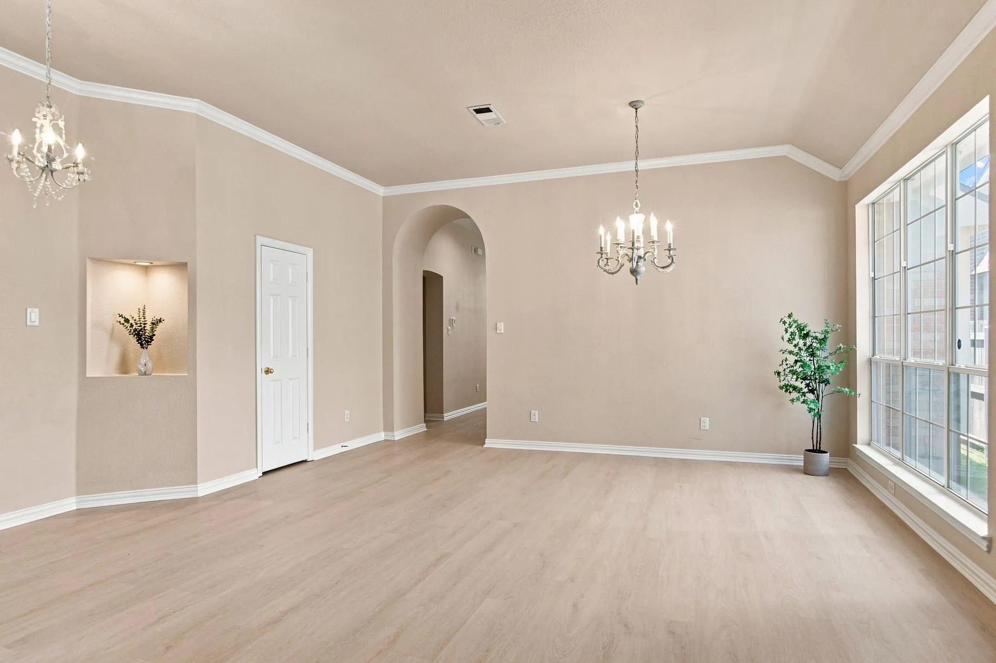Single Family Residence For Sale in Tarrant County , 9125 Chardin Park Drive, Fort Worth, Texas 76244, 3 Bedroom, 2 Bathroom, 2 Garage spaces, 2,154 Sqft, built in 2001, mls#21364189, Real Estate Agent in Fort Worth, Homes For Sale in Tarrant county, Homes For Sale in Fort Worth, Realtor in Fort Worth Texas, Real Estate Brokerage Independent Realty Texas, Luminita Cordes Realtor