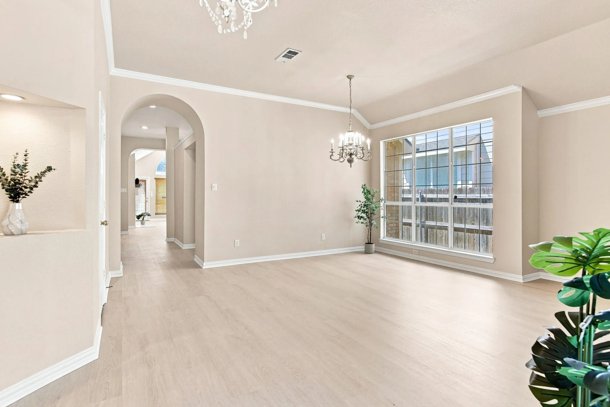 Single Family Residence For Sale in Tarrant County , 9125 Chardin Park Drive, Fort Worth, Texas 76244, 3 Bedroom, 2 Bathroom, 2 Garage spaces, 2,154 Sqft, built in 2001, mls#21364189, Real Estate Agent in Fort Worth, Homes For Sale in Tarrant county, Homes For Sale in Fort Worth, Realtor in Fort Worth Texas, Real Estate Brokerage Independent Realty Texas, Luminita Cordes Realtor