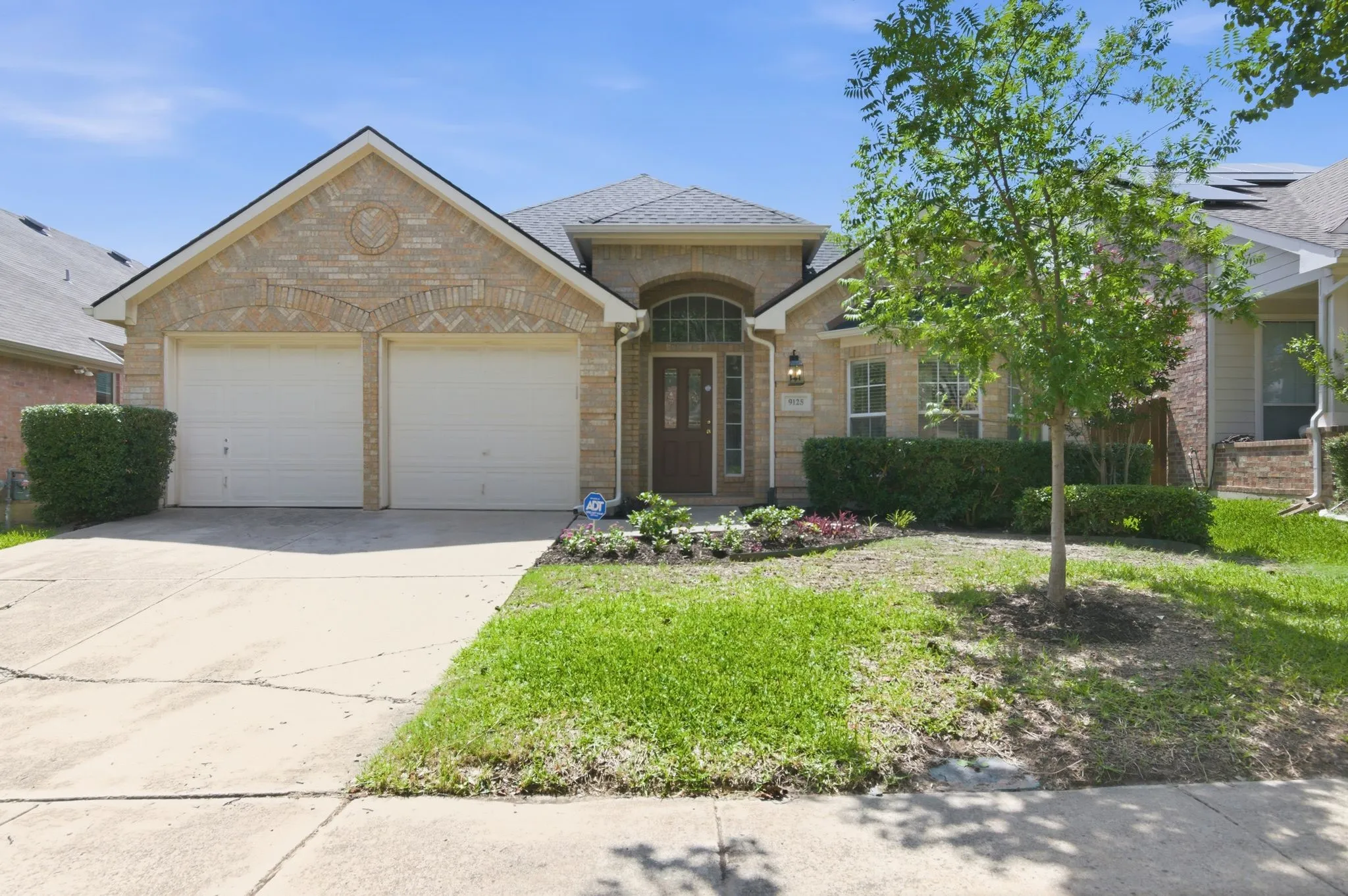 Single Family Residence For Sale in Tarrant County , 9125 Chardin Park Drive, Fort Worth, Texas 76244, 3 Bedroom, 2 Bathroom, 2 Garage spaces, 2,154 Sqft, built in 2001, mls#21364189, Real Estate Agent in Fort Worth, Homes For Sale in Tarrant county, Homes For Sale in Fort Worth, Realtor in Fort Worth Texas, Real Estate Brokerage Independent Realty Texas, Luminita Cordes Realtor
