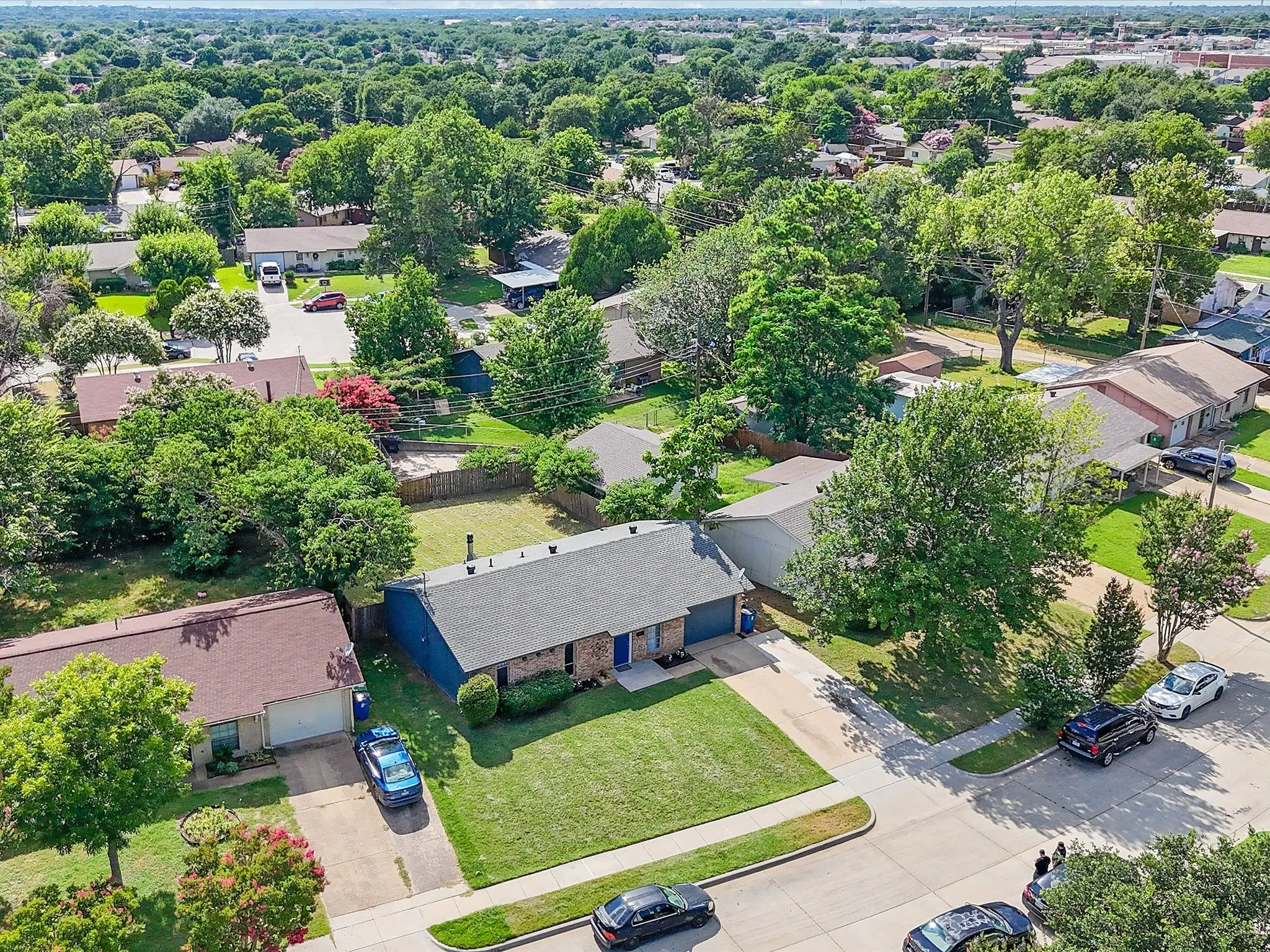 Single Family Residence For Sale in Denton County , 936 Elmwood Drive, Lewisville, Texas 75067, 3 Bedroom, 2 Bathroom, 1 Garage spaces, 1,279 Sqft, built in 1970, mls#21366107, Real Estate Agent in Lewisville, Homes For Sale in Denton county, Homes For Sale in Lewisville, Realtor in Lewisville Texas, Real Estate Brokerage Independent Realty Texas, Luminita Cordes Realtor