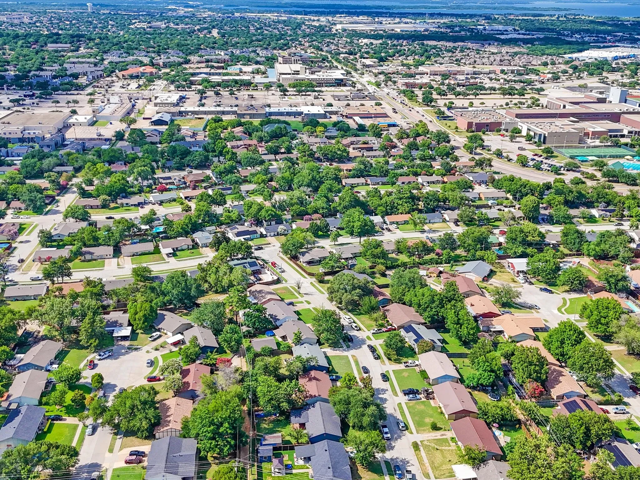 Single Family Residence For Sale in Denton County , 936 Elmwood Drive, Lewisville, Texas 75067, 3 Bedroom, 2 Bathroom, 1 Garage spaces, 1,279 Sqft, built in 1970, mls#21366107, Real Estate Agent in Lewisville, Homes For Sale in Denton county, Homes For Sale in Lewisville, Realtor in Lewisville Texas, Real Estate Brokerage Independent Realty Texas, Luminita Cordes Realtor