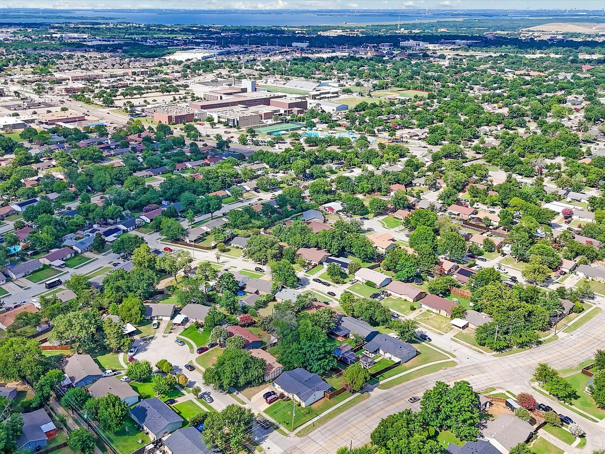 Single Family Residence For Sale in Denton County , 936 Elmwood Drive, Lewisville, Texas 75067, 3 Bedroom, 2 Bathroom, 1 Garage spaces, 1,279 Sqft, built in 1970, mls#21366107, Real Estate Agent in Lewisville, Homes For Sale in Denton county, Homes For Sale in Lewisville, Realtor in Lewisville Texas, Real Estate Brokerage Independent Realty Texas, Luminita Cordes Realtor