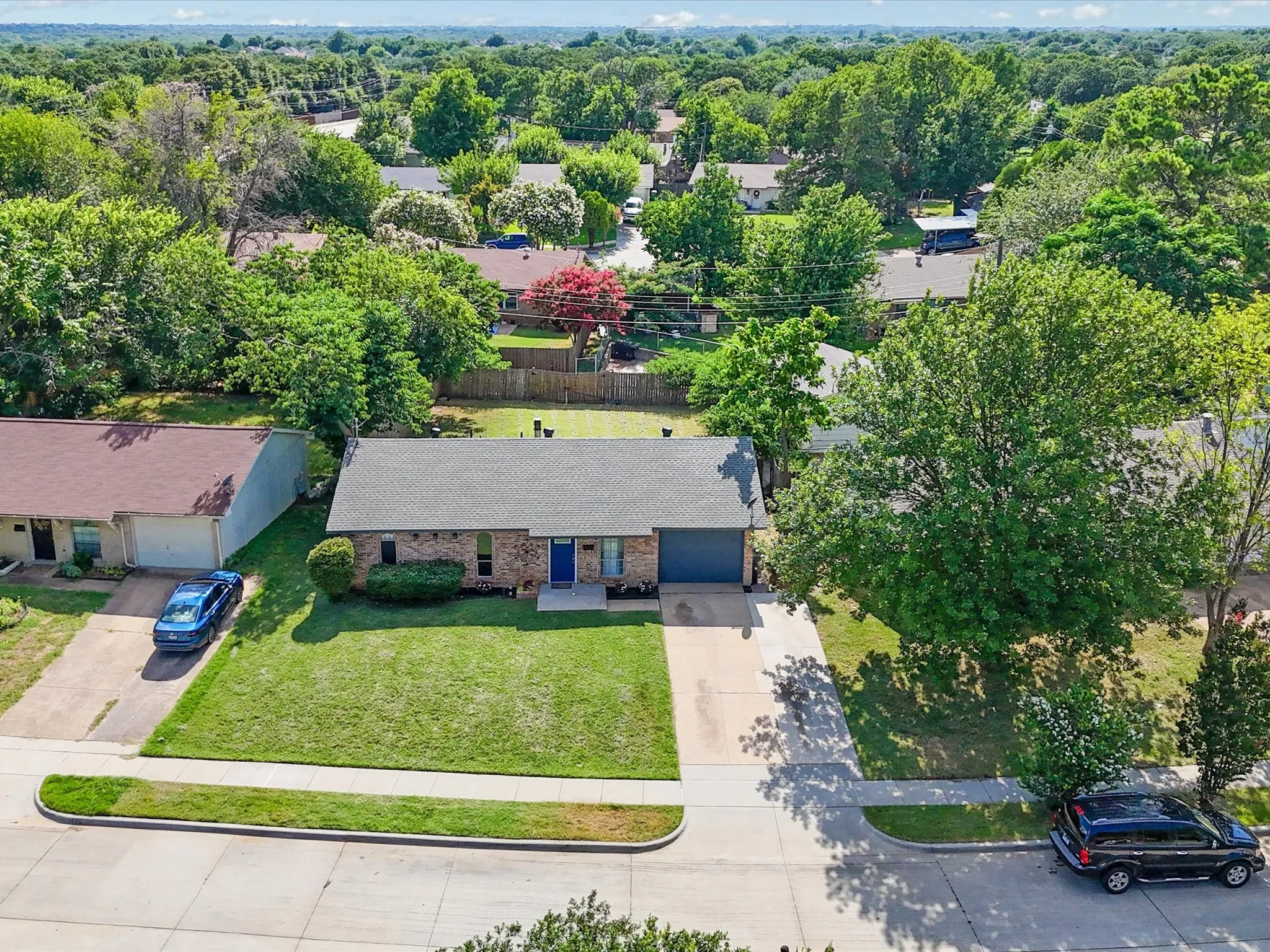 Single Family Residence For Sale in Denton County , 936 Elmwood Drive, Lewisville, Texas 75067, 3 Bedroom, 2 Bathroom, 1 Garage spaces, 1,279 Sqft, built in 1970, mls#21366107, Real Estate Agent in Lewisville, Homes For Sale in Denton county, Homes For Sale in Lewisville, Realtor in Lewisville Texas, Real Estate Brokerage Independent Realty Texas, Luminita Cordes Realtor