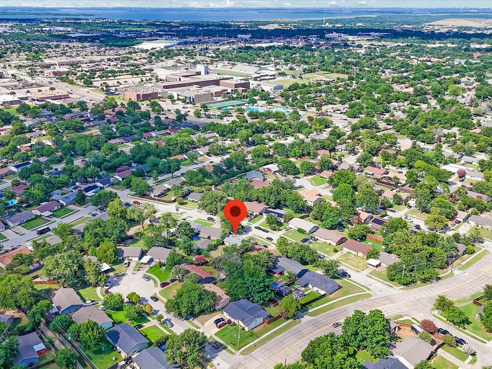 Single Family Residence For Sale in Denton County , 936 Elmwood Drive, Lewisville, Texas 75067, 3 Bedroom, 2 Bathroom, 1 Garage spaces, 1,279 Sqft, built in 1970, mls#21366107, Real Estate Agent in Lewisville, Homes For Sale in Denton county, Homes For Sale in Lewisville, Realtor in Lewisville Texas, Real Estate Brokerage Independent Realty Texas, Luminita Cordes Realtor