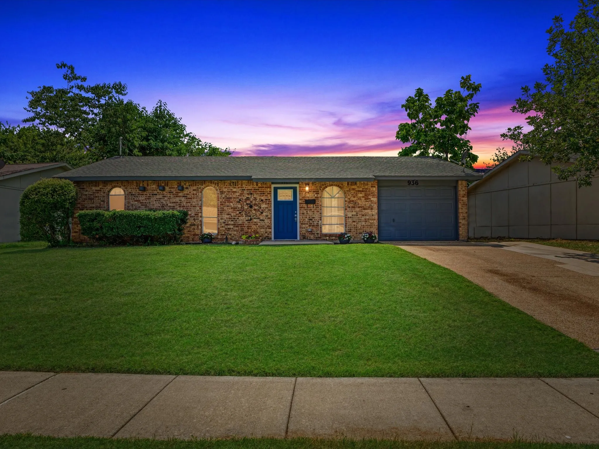 Single Family Residence For Sale in Denton County , 936 Elmwood Drive, Lewisville, Texas 75067, 3 Bedroom, 2 Bathroom, 1 Garage spaces, 1,279 Sqft, built in 1970, mls#21366107, Real Estate Agent in Lewisville, Homes For Sale in Denton county, Homes For Sale in Lewisville, Realtor in Lewisville Texas, Real Estate Brokerage Independent Realty Texas, Luminita Cordes Realtor