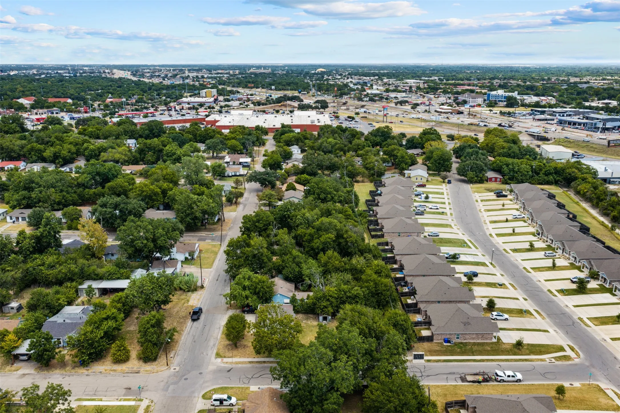 Single Family Residence For Sale in Mc Lennan County , 3224 Daughtrey Avenue, Waco, Texas 76711, 2 Bedroom, 1 Bathroom, Garage spaces, 776 Sqft, built in 1952, mls#21364267, Real Estate Agent in Waco, Homes For Sale in Mc Lennan county, Homes For Sale in Waco, Realtor in Waco Texas, Real Estate Brokerage Independent Realty Texas, Luminita Cordes Realtor