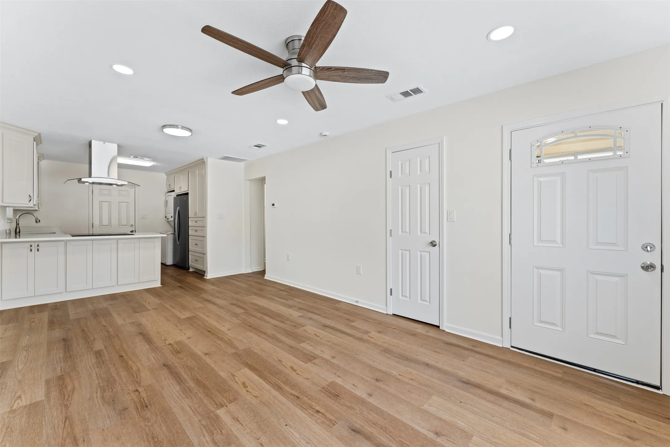 Single Family Residence For Sale in Mc Lennan County , 3224 Daughtrey Avenue, Waco, Texas 76711, 2 Bedroom, 1 Bathroom, Garage spaces, 776 Sqft, built in 1952, mls#21364267, Real Estate Agent in Waco, Homes For Sale in Mc Lennan county, Homes For Sale in Waco, Realtor in Waco Texas, Real Estate Brokerage Independent Realty Texas, Luminita Cordes Realtor