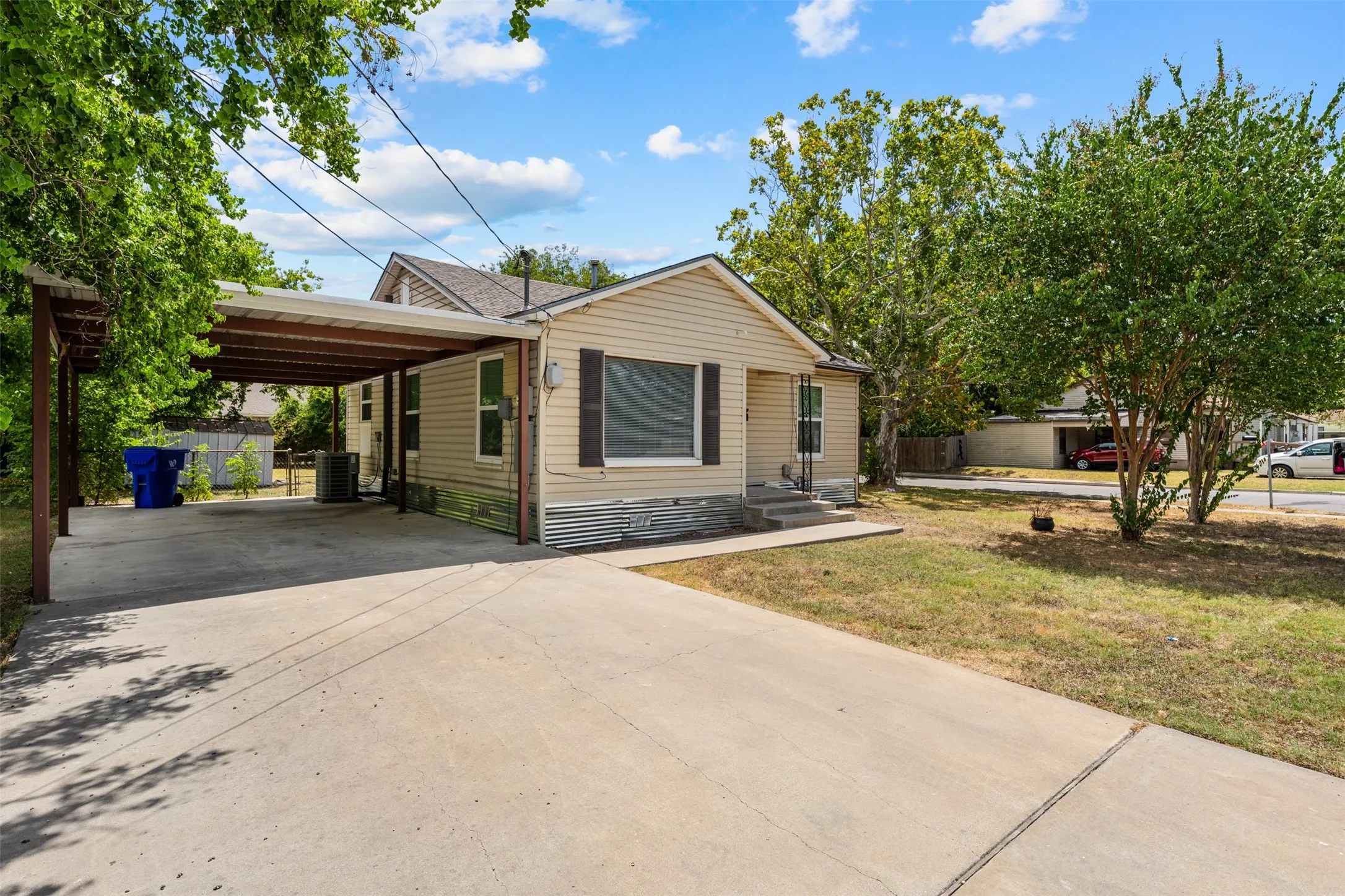 Single Family Residence For Sale in Mc Lennan County , 3224 Daughtrey Avenue, Waco, Texas 76711, 2 Bedroom, 1 Bathroom, Garage spaces, 776 Sqft, built in 1952, mls#21364267, Real Estate Agent in Waco, Homes For Sale in Mc Lennan county, Homes For Sale in Waco, Realtor in Waco Texas, Real Estate Brokerage Independent Realty Texas, Luminita Cordes Realtor