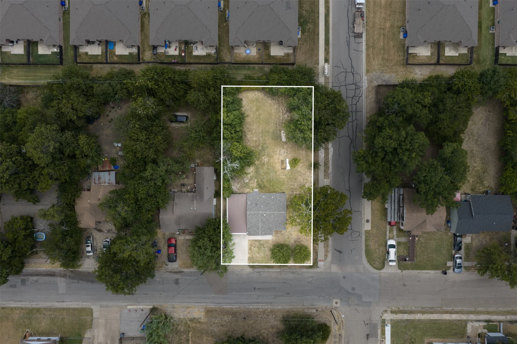 Single Family Residence For Sale in Mc Lennan County , 3224 Daughtrey Avenue, Waco, Texas 76711, 2 Bedroom, 1 Bathroom, Garage spaces, 776 Sqft, built in 1952, mls#21364267, Real Estate Agent in Waco, Homes For Sale in Mc Lennan county, Homes For Sale in Waco, Realtor in Waco Texas, Real Estate Brokerage Independent Realty Texas, Luminita Cordes Realtor