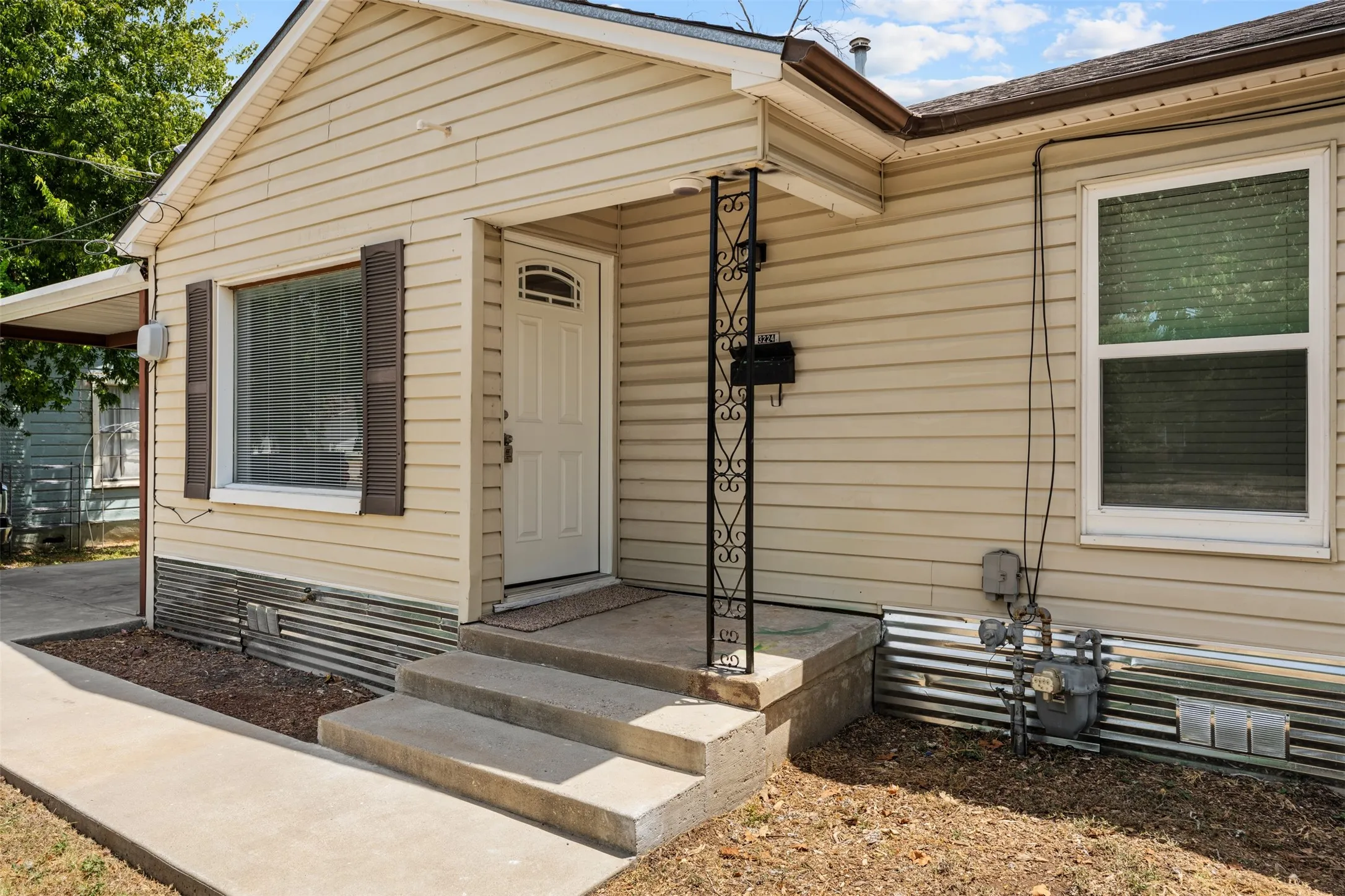 Single Family Residence For Sale in Mc Lennan County , 3224 Daughtrey Avenue, Waco, Texas 76711, 2 Bedroom, 1 Bathroom, Garage spaces, 776 Sqft, built in 1952, mls#21364267, Real Estate Agent in Waco, Homes For Sale in Mc Lennan county, Homes For Sale in Waco, Realtor in Waco Texas, Real Estate Brokerage Independent Realty Texas, Luminita Cordes Realtor