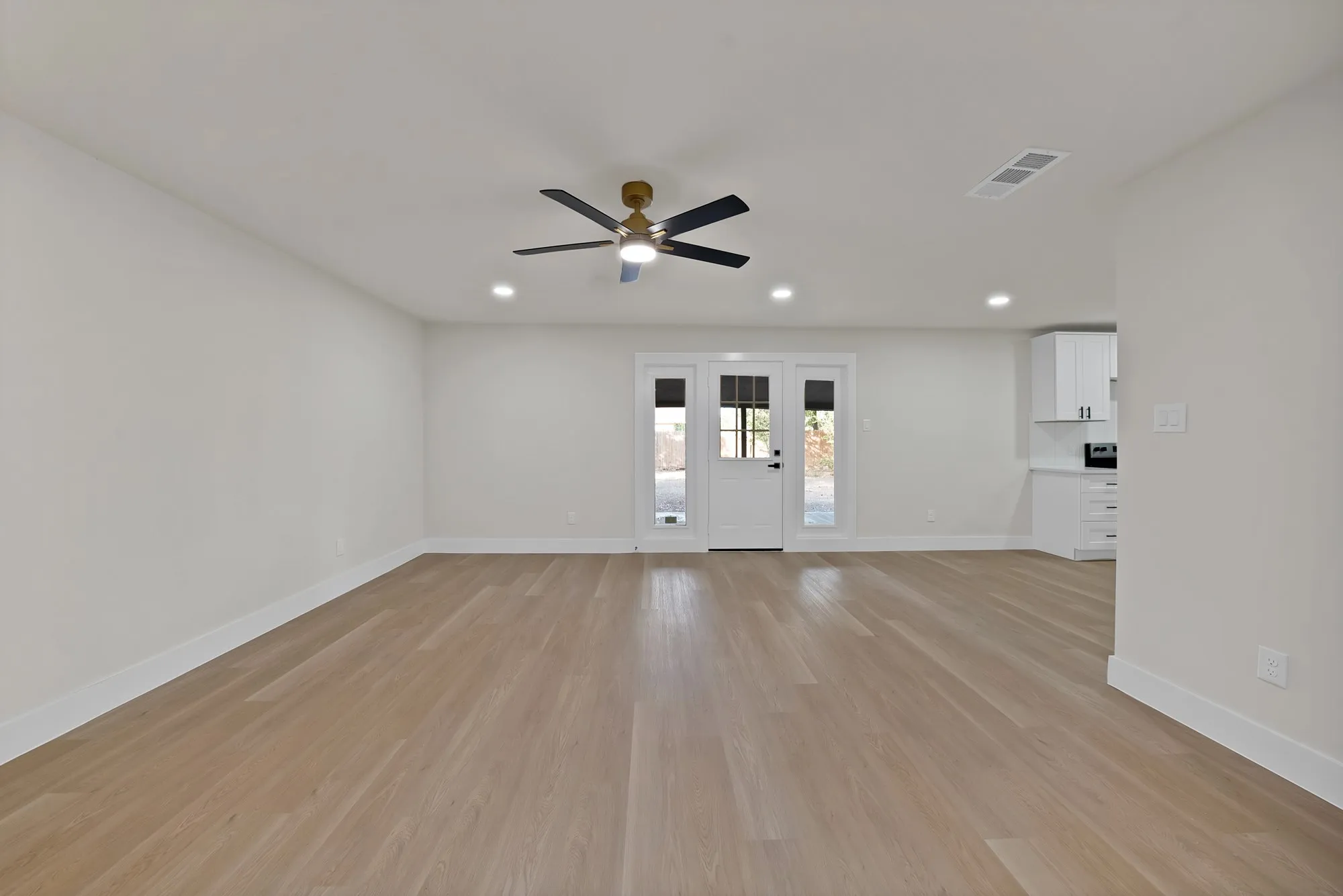 Single Family Residence For Sale in Dallas County , 1012 Catherine Lane, Seagoville, Texas 75159, 4 Bedroom, 2 Bathroom, Garage spaces, 1,222 Sqft, built in 1972, mls#21365004, Real Estate Agent in Seagoville, Homes For Sale in Dallas county, Homes For Sale in Seagoville, Realtor in Seagoville Texas, Real Estate Brokerage Independent Realty Texas, Luminita Cordes Realtor