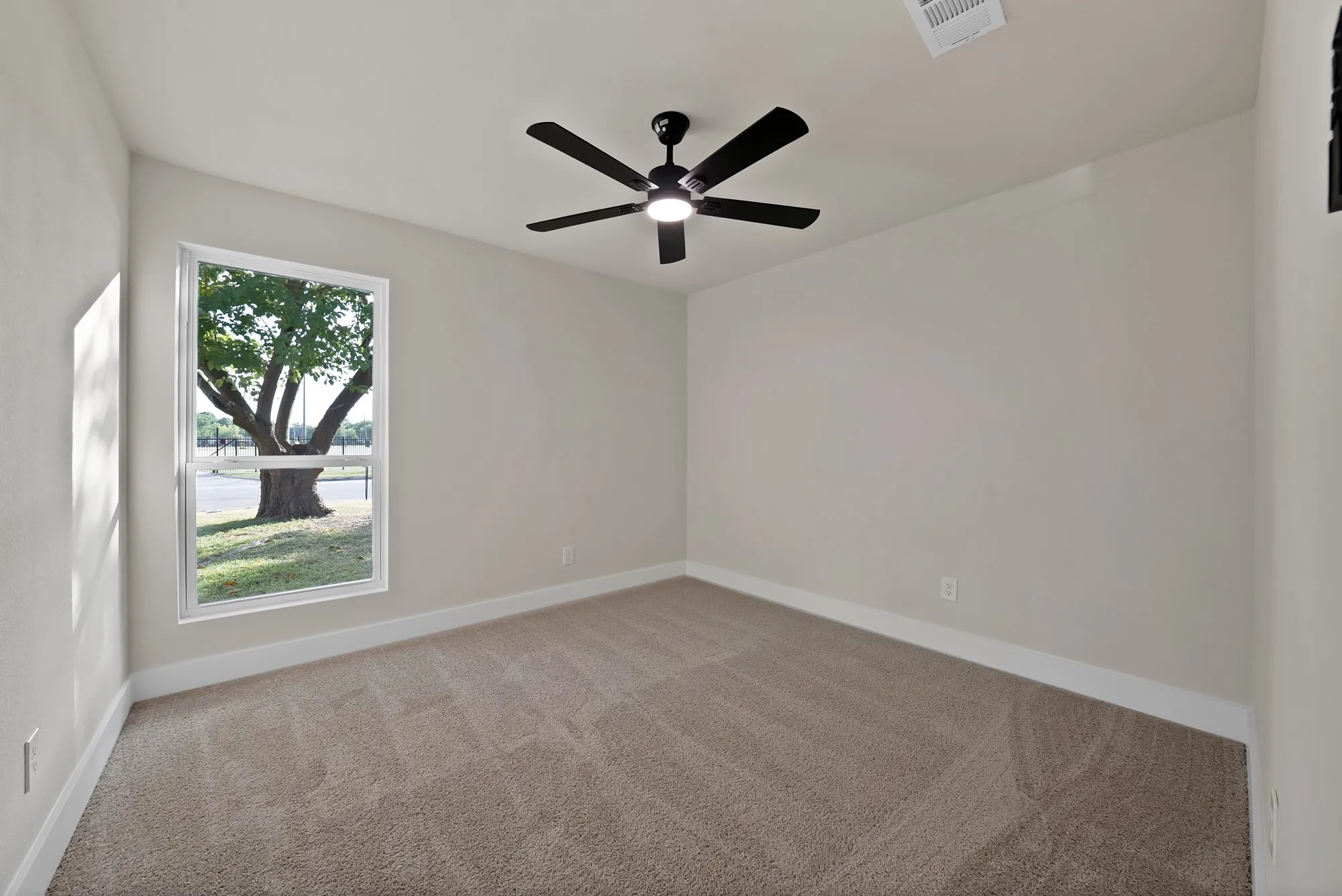 Single Family Residence For Sale in Dallas County , 1012 Catherine Lane, Seagoville, Texas 75159, 4 Bedroom, 2 Bathroom, Garage spaces, 1,222 Sqft, built in 1972, mls#21365004, Real Estate Agent in Seagoville, Homes For Sale in Dallas county, Homes For Sale in Seagoville, Realtor in Seagoville Texas, Real Estate Brokerage Independent Realty Texas, Luminita Cordes Realtor