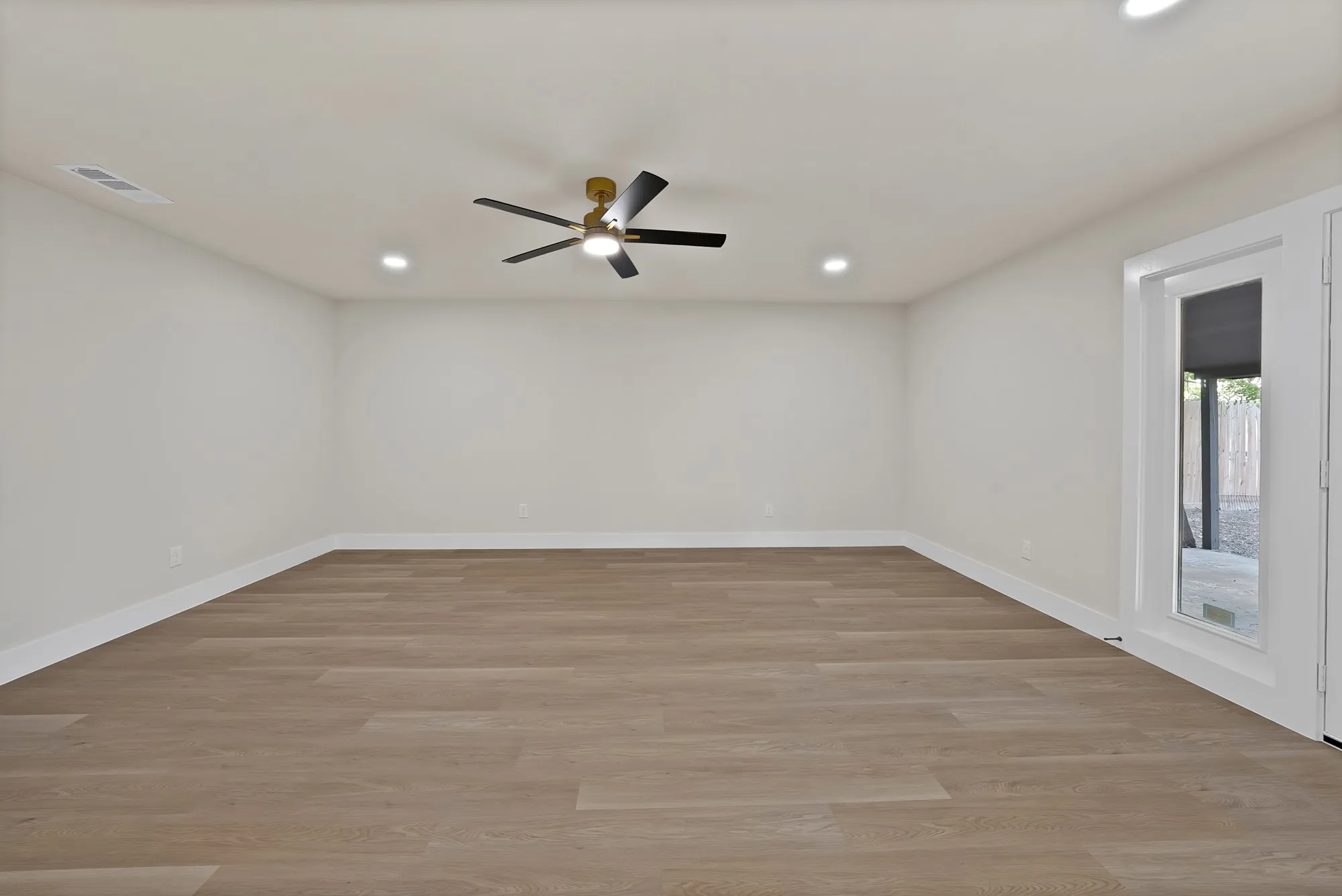 Single Family Residence For Sale in Dallas County , 1012 Catherine Lane, Seagoville, Texas 75159, 4 Bedroom, 2 Bathroom, Garage spaces, 1,222 Sqft, built in 1972, mls#21365004, Real Estate Agent in Seagoville, Homes For Sale in Dallas county, Homes For Sale in Seagoville, Realtor in Seagoville Texas, Real Estate Brokerage Independent Realty Texas, Luminita Cordes Realtor