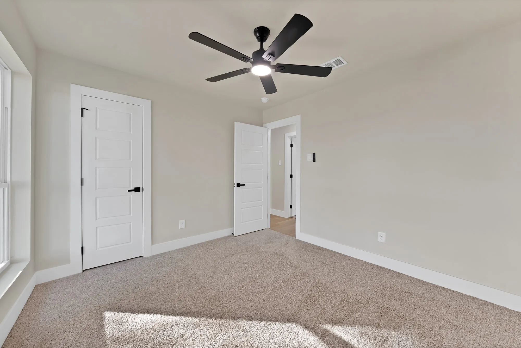 Single Family Residence For Sale in Dallas County , 1012 Catherine Lane, Seagoville, Texas 75159, 4 Bedroom, 2 Bathroom, Garage spaces, 1,222 Sqft, built in 1972, mls#21365004, Real Estate Agent in Seagoville, Homes For Sale in Dallas county, Homes For Sale in Seagoville, Realtor in Seagoville Texas, Real Estate Brokerage Independent Realty Texas, Luminita Cordes Realtor