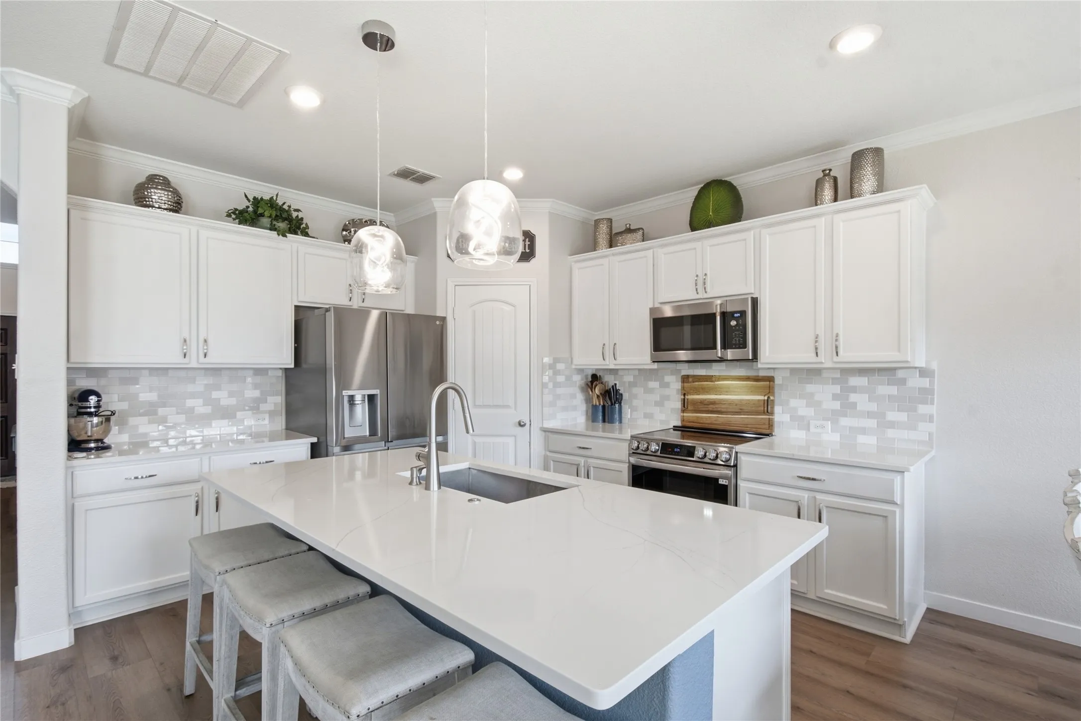 Single Family Residence For Sale in Denton County , 11512 Aquilla Drive, Frisco, Texas 75036, 4 Bedroom, 3 Bathroom, 2 Garage spaces, 2,573 Sqft, built in 2016, mls#21366128, Real Estate Agent in Frisco, Homes For Sale in Denton county, Homes For Sale in Frisco, Realtor in Frisco Texas, Real Estate Brokerage Independent Realty Texas, Luminita Cordes Realtor
