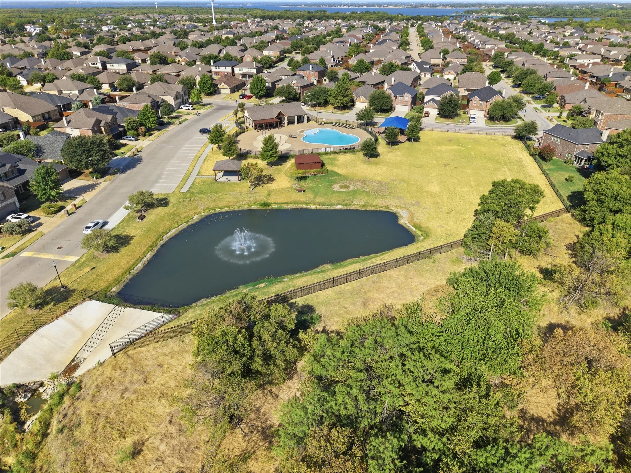 Single Family Residence For Sale in Denton County , 11512 Aquilla Drive, Frisco, Texas 75036, 4 Bedroom, 3 Bathroom, 2 Garage spaces, 2,573 Sqft, built in 2016, mls#21366128, Real Estate Agent in Frisco, Homes For Sale in Denton county, Homes For Sale in Frisco, Realtor in Frisco Texas, Real Estate Brokerage Independent Realty Texas, Luminita Cordes Realtor