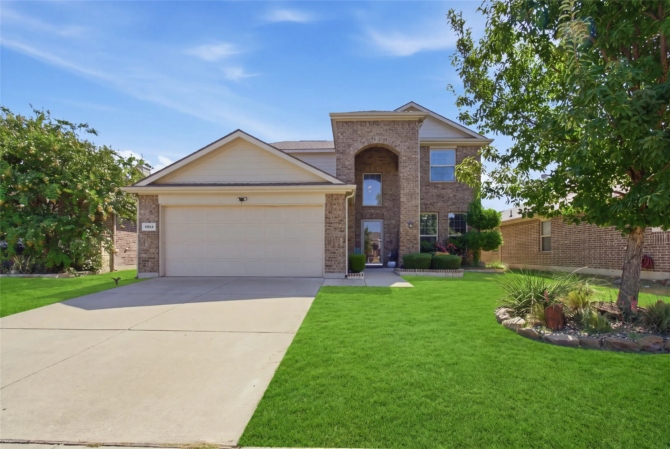 Single Family Residence For Sale in Denton County , 11512 Aquilla Drive, Frisco, Texas 75036, 4 Bedroom, 3 Bathroom, 2 Garage spaces, 2,573 Sqft, built in 2016, mls#21366128, Real Estate Agent in Frisco, Homes For Sale in Denton county, Homes For Sale in Frisco, Realtor in Frisco Texas, Real Estate Brokerage Independent Realty Texas, Luminita Cordes Realtor