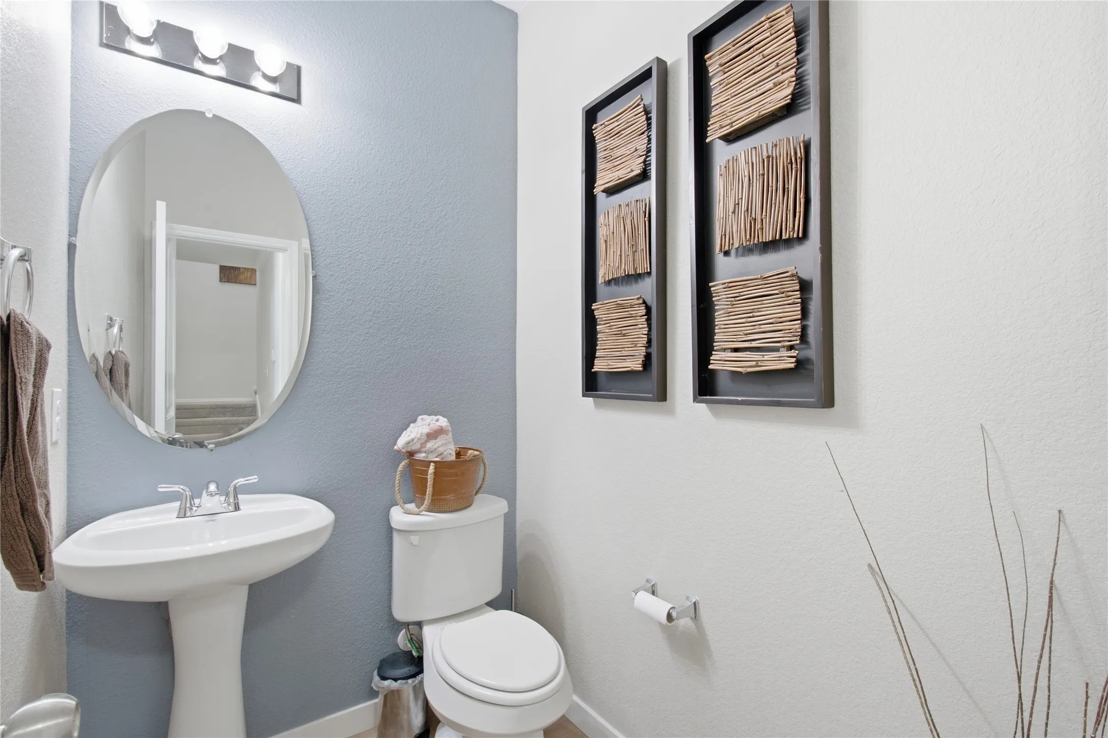 Single Family Residence For Sale in Denton County , 11512 Aquilla Drive, Frisco, Texas 75036, 4 Bedroom, 3 Bathroom, 2 Garage spaces, 2,573 Sqft, built in 2016, mls#21366128, Real Estate Agent in Frisco, Homes For Sale in Denton county, Homes For Sale in Frisco, Realtor in Frisco Texas, Real Estate Brokerage Independent Realty Texas, Luminita Cordes Realtor